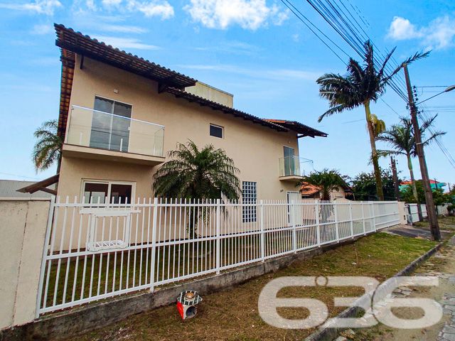 

LOCALIZAÇÃO PRIVILEGIADA E CONECTIVIDADE:
Situado a apenas 500 metros da praia, no bairro Ubatuba, este imóvel garante acesso fácil às principais vias, transporte público e serviços essenciais, além de conexão com a internet, atendendo às necessidades de modernidade e praticidade.

OPORTUNIDADE ÚNICA COM FLEXIBILIDADE DE NEGOCIAÇÃO:
O proprietário está aberto a analisar imóvel de menor valor e veículo como parte do pagamento, oferecendo uma excelente oportunidade para quem deseja investir ou morar próximo ao mar.

A 636 NEGÓCIOS IMOBILIÁRIOS ESTÁ AQUI PARA REALIZAR SEU SONHO:
Com mais de 30 anos de experiência, a 636 Negócios Imobiliários é sua parceira ideal para encontrar a casa dos seus sonhos. Entre em contato e descubra como podemos ajudá-lo a fazer deste sobrado seu novo lar.

Telefone: (47) 3451-0636
WhatsApp: (47) 99190-0636
Este e outros milhares de imóveis no site: i636.com.br