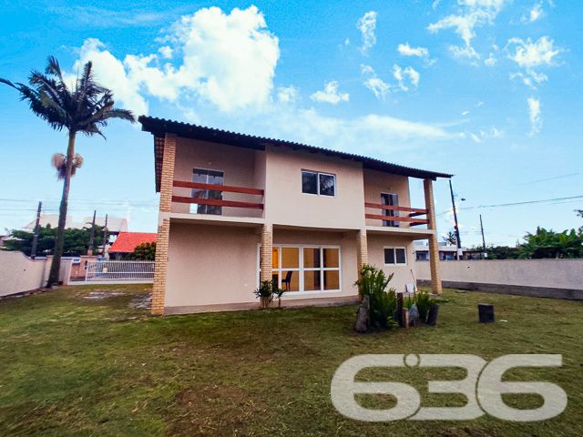 

LOCALIZAÇÃO PRIVILEGIADA E CONECTIVIDADE:
Situado a apenas 500 metros da praia, no bairro Ubatuba, este imóvel garante acesso fácil às principais vias, transporte público e serviços essenciais, além de conexão com a internet, atendendo às necessidades de modernidade e praticidade.

OPORTUNIDADE ÚNICA COM FLEXIBILIDADE DE NEGOCIAÇÃO:
O proprietário está aberto a analisar imóvel de menor valor e veículo como parte do pagamento, oferecendo uma excelente oportunidade para quem deseja investir ou morar próximo ao mar.

A 636 NEGÓCIOS IMOBILIÁRIOS ESTÁ AQUI PARA REALIZAR SEU SONHO:
Com mais de 30 anos de experiência, a 636 Negócios Imobiliários é sua parceira ideal para encontrar a casa dos seus sonhos. Entre em contato e descubra como podemos ajudá-lo a fazer deste sobrado seu novo lar.

Telefone: (47) 3451-0636
WhatsApp: (47) 99190-0636
Este e outros milhares de imóveis no site: i636.com.br