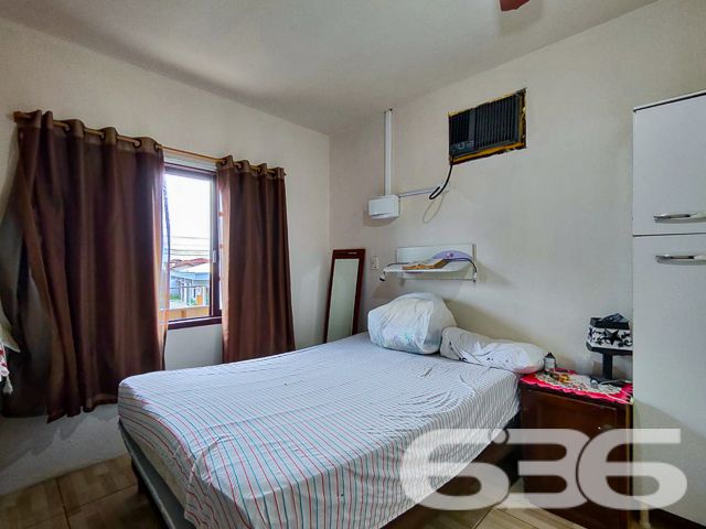 EXCELENTE OPORTUNIDADE NO BAIRRO SALINAS: VIVA E EMPREENDA AQUI!

Descubra o potencial ilimitado deste imóvel misto em Salinas, Barra do Sul. Com 170m² de área construída em um terreno de 330m², esta propriedade única oferece uma combinação perfeita de residência e comércio.

No piso térreo, uma mercearia pronta para negócios e uma aconchegante residência nos fundos. O piso superior revela uma ampla área de festas, 1 suíte, 3 dormitórios adicionais e uma sala com cozinha integrada, ideal para momentos em família.

UMA LOCALIZAÇÃO QUE PROMETE MOVIMENTO O ANO TODO:
Situado no coração de Barra do Sul, este imóvel está em uma localização de alto movimento, garantindo visibilidade e fluxo constante para o seu empreendimento. A proximidade com escolas, transporte público e serviços essenciais adiciona conveniência ao dia a dia.

SUA CHANCE DE INVESTIR E MORAR BEM:
Além do potencial comercial, a residência oferece conforto e privacidade, com móveis de cozinha inclusos, sacada e uma área de festa com churrasqueira para desfrutar dos melhores momentos. Assim, você pode optar por morar ou lucrar ainda mais com aluguel!

636 NEGÓCIOS IMOBILIÁRIOS: SEU FUTURO COMEÇA AQUI:
Com a expertise de mais de 30 anos no mercado, a 636 Negócios Imobiliários é sua parceira ideal para encontrar o imóvel dos sonhos ou o investimento perfeito. Entre em contato e descubra como podemos ajudar você a realizar seus projetos de vida e negócios.

Telefone: (47) 3448-3636
WhatsApp: (47) 99190-0636

Este e outros milhares de imóveis no site: i636.com.br