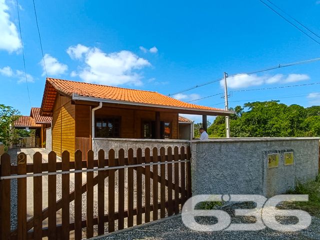 Descubra o potencial desta propriedade única em São Francisco do Sul, com duas casas em um terreno de 360m² e 120m² de área construída. Ideal para famílias ou investidores.
Este imóvel oferece flexibilidade e conforto com 4 dormitórios, 2 banheiros, e 2 salas de estar/jantar conjugadas com a copa e cozinha, promovendo ambientes acolhedores para reuniões familiares e momentos de lazer.
Completam o lar 2 garagens cobertas e 2 descobertas, além de uma prática área de serviço. A propriedade é murada, garantindo privacidade e segurança, e aceita animais, tornando-se o lar ideal para toda a família.
Localizado no bairro Ervino, um dos mais tranquilos e convidativos de São Francisco do Sul, esta propriedade não apenas promete um refúgio pacífico mas também oferece fácil acesso às principais vias e serviços essenciais.
A proximidade com as belas praias da região possibilita desfrutar da exuberância e das atividades de lazer que o litoral catarinense oferece, combinando a serenidade do ambiente com a conveniência urbana.
A 636 Negócios Imobiliários, com mais de 30 anos de experiência no mercado imobiliário e uma equipe dedicada, está pronta para auxiliar na realização do seu sonho ou no investimento em São Francisco do Sul.
636 NEGÓCIOS IMOBILIÁRIOS: A SUA MELHOR ESCOLHA
Com mais de 30 anos de experiência, a 636 Negócios Imobiliários é sua parceira ideal para encontrar o imóvel perfeito. Estamos prontos para ajudá-lo a fazer deste imóvel o seu novo lar.
Telefone: (47) 3451-0636
WhatsApp: (47) 99190-0636
Não perca esta oportunidade única. Visite nosso site para mais informações: i636.com.br