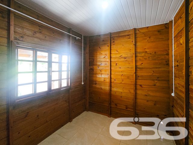 Descubra o potencial desta propriedade única em São Francisco do Sul, com duas casas em um terreno de 360m² e 120m² de área construída. Ideal para famílias ou investidores.
Este imóvel oferece flexibilidade e conforto com 4 dormitórios, 2 banheiros, e 2 salas de estar/jantar conjugadas com a copa e cozinha, promovendo ambientes acolhedores para reuniões familiares e momentos de lazer.
Completam o lar 2 garagens cobertas e 2 descobertas, além de uma prática área de serviço. A propriedade é murada, garantindo privacidade e segurança, e aceita animais, tornando-se o lar ideal para toda a família.
Localizado no bairro Ervino, um dos mais tranquilos e convidativos de São Francisco do Sul, esta propriedade não apenas promete um refúgio pacífico mas também oferece fácil acesso às principais vias e serviços essenciais.
A proximidade com as belas praias da região possibilita desfrutar da exuberância e das atividades de lazer que o litoral catarinense oferece, combinando a serenidade do ambiente com a conveniência urbana.
A 636 Negócios Imobiliários, com mais de 30 anos de experiência no mercado imobiliário e uma equipe dedicada, está pronta para auxiliar na realização do seu sonho ou no investimento em São Francisco do Sul.
636 NEGÓCIOS IMOBILIÁRIOS: A SUA MELHOR ESCOLHA
Com mais de 30 anos de experiência, a 636 Negócios Imobiliários é sua parceira ideal para encontrar o imóvel perfeito. Estamos prontos para ajudá-lo a fazer deste imóvel o seu novo lar.
Telefone: (47) 3451-0636
WhatsApp: (47) 99190-0636
Não perca esta oportunidade única. Visite nosso site para mais informações: i636.com.br