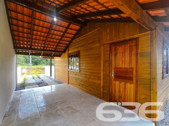 Descubra o potencial desta propriedade única em São Francisco do Sul, com duas casas em um terreno de 360m² e 120m² de área construída. Ideal para famílias ou investidores.
Este imóvel oferece flexibilidade e conforto com 4 dormitórios, 2 banheiros, e 2 salas de estar/jantar conjugadas com a copa e cozinha, promovendo ambientes acolhedores para reuniões familiares e momentos de lazer.
Completam o lar 2 garagens cobertas e 2 descobertas, além de uma prática área de serviço. A propriedade é murada, garantindo privacidade e segurança, e aceita animais, tornando-se o lar ideal para toda a família.
Localizado no bairro Ervino, um dos mais tranquilos e convidativos de São Francisco do Sul, esta propriedade não apenas promete um refúgio pacífico mas também oferece fácil acesso às principais vias e serviços essenciais.
A proximidade com as belas praias da região possibilita desfrutar da exuberância e das atividades de lazer que o litoral catarinense oferece, combinando a serenidade do ambiente com a conveniência urbana.
A 636 Negócios Imobiliários, com mais de 30 anos de experiência no mercado imobiliário e uma equipe dedicada, está pronta para auxiliar na realização do seu sonho ou no investimento em São Francisco do Sul.
636 NEGÓCIOS IMOBILIÁRIOS: A SUA MELHOR ESCOLHA
Com mais de 30 anos de experiência, a 636 Negócios Imobiliários é sua parceira ideal para encontrar o imóvel perfeito. Estamos prontos para ajudá-lo a fazer deste imóvel o seu novo lar.
Telefone: (47) 3451-0636
WhatsApp: (47) 99190-0636
Não perca esta oportunidade única. Visite nosso site para mais informações: i636.com.br