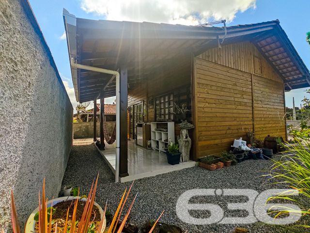 Descubra o potencial desta propriedade única em São Francisco do Sul, com duas casas em um terreno de 360m² e 120m² de área construída. Ideal para famílias ou investidores.
Este imóvel oferece flexibilidade e conforto com 4 dormitórios, 2 banheiros, e 2 salas de estar/jantar conjugadas com a copa e cozinha, promovendo ambientes acolhedores para reuniões familiares e momentos de lazer.
Completam o lar 2 garagens cobertas e 2 descobertas, além de uma prática área de serviço. A propriedade é murada, garantindo privacidade e segurança, e aceita animais, tornando-se o lar ideal para toda a família.
Localizado no bairro Ervino, um dos mais tranquilos e convidativos de São Francisco do Sul, esta propriedade não apenas promete um refúgio pacífico mas também oferece fácil acesso às principais vias e serviços essenciais.
A proximidade com as belas praias da região possibilita desfrutar da exuberância e das atividades de lazer que o litoral catarinense oferece, combinando a serenidade do ambiente com a conveniência urbana.
A 636 Negócios Imobiliários, com mais de 30 anos de experiência no mercado imobiliário e uma equipe dedicada, está pronta para auxiliar na realização do seu sonho ou no investimento em São Francisco do Sul.
636 NEGÓCIOS IMOBILIÁRIOS: A SUA MELHOR ESCOLHA
Com mais de 30 anos de experiência, a 636 Negócios Imobiliários é sua parceira ideal para encontrar o imóvel perfeito. Estamos prontos para ajudá-lo a fazer deste imóvel o seu novo lar.
Telefone: (47) 3451-0636
WhatsApp: (47) 99190-0636
Não perca esta oportunidade única. Visite nosso site para mais informações: i636.com.br