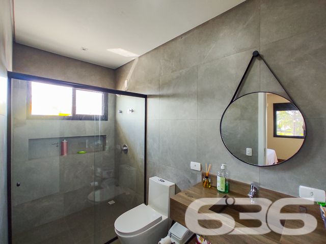 Descubra a harmonia perfeita entre design contemporâneo e conforto nesta residência de alto padrão, situada no sereno bairro Iperoba em São Francisco do Sul - SC. Este sobrado recém-construído em 2023, com 176,30m² de área construída e averbada, está estrategicamente posicionado num terreno de 450m², com uma geometria regular e topografia plana, apresentando uma face norte luminosa e acolhedora.
Cada detalhe da arquitetura foi pensado para maximizar espaços e iluminação natural. Com três suítes elegantes que oferecem privacidade e conforto, e quatro banheiros modernamente projetados, a casa é um retrato de sofisticação. As áreas sociais, incluindo a sala de estar, sala de jantar, e uma convidativa área de festa com cozinha gourmet, são integradas, criando um ambiente perfeito para entretenimento e lazer.
A cozinha, coração da casa, é um espetáculo à parte com sua copa e cozinha conjugadas, ilha central em mármore, e visão ampla para o exterior através de janelas panorâmicas, convidando a natureza para dentro do lar. O exterior não fica atrás, com piscina, gazebo ou pergolado, e garagem descoberta para três carros, o que harmoniza a vida ao ar livre com o conforto doméstico.
O imóvel também oferece a conveniência do portão eletrônico, interfone, sistema de monitoramento privado e é completamente murado ou cercado, garantindo segurança e privacidade. Além disso, animais de estimação são bem-vindos, tornando-o ideal para a família toda.
A localização é um triunfo, com rua pavimentada e fácil acesso às vias principais, escolas e serviços públicos essenciais. A conexão com a internet garante que trabalho e lazer online estejam sempre ao seu alcance.
A 636 Negócios Imobiliários apresenta este imóvel que não é apenas uma casa, mas um marco de excelência em moradia. Com mais de 30 anos de experiência, nossa perfeição técnico-jurídica em mediação de negócios garante a você uma transação segura e satisfatória. Venha construir histórias inesquecíveis neste santuário de paz e requinte. A oportunidade de viver seu sonho está aqui e agora.
636 NEGÓCIOS IMOBILIÁRIOS: A SUA MELHOR ESCOLHA
Com mais de 30 anos de experiência, a 636 Negócios Imobiliários é sua parceira ideal para encontrar o imóvel perfeito. Estamos prontos para ajudá-lo a fazer deste imóvel o seu novo lar.
Telefone: (47) 3451-0636
WhatsApp: (47) 99190-0636
Não perca esta oportunidade única. Visite nosso site para mais informações: i636.com.br