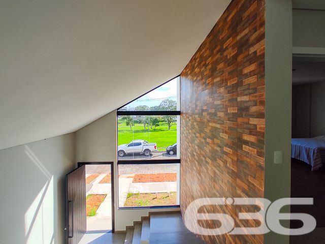 Descubra a harmonia perfeita entre design contemporâneo e conforto nesta residência de alto padrão, situada no sereno bairro Iperoba em São Francisco do Sul - SC. Este sobrado recém-construído em 2023, com 176,30m² de área construída e averbada, está estrategicamente posicionado num terreno de 450m², com uma geometria regular e topografia plana, apresentando uma face norte luminosa e acolhedora.
Cada detalhe da arquitetura foi pensado para maximizar espaços e iluminação natural. Com três suítes elegantes que oferecem privacidade e conforto, e quatro banheiros modernamente projetados, a casa é um retrato de sofisticação. As áreas sociais, incluindo a sala de estar, sala de jantar, e uma convidativa área de festa com cozinha gourmet, são integradas, criando um ambiente perfeito para entretenimento e lazer.
A cozinha, coração da casa, é um espetáculo à parte com sua copa e cozinha conjugadas, ilha central em mármore, e visão ampla para o exterior através de janelas panorâmicas, convidando a natureza para dentro do lar. O exterior não fica atrás, com piscina, gazebo ou pergolado, e garagem descoberta para três carros, o que harmoniza a vida ao ar livre com o conforto doméstico.
O imóvel também oferece a conveniência do portão eletrônico, interfone, sistema de monitoramento privado e é completamente murado ou cercado, garantindo segurança e privacidade. Além disso, animais de estimação são bem-vindos, tornando-o ideal para a família toda.
A localização é um triunfo, com rua pavimentada e fácil acesso às vias principais, escolas e serviços públicos essenciais. A conexão com a internet garante que trabalho e lazer online estejam sempre ao seu alcance.
A 636 Negócios Imobiliários apresenta este imóvel que não é apenas uma casa, mas um marco de excelência em moradia. Com mais de 30 anos de experiência, nossa perfeição técnico-jurídica em mediação de negócios garante a você uma transação segura e satisfatória. Venha construir histórias inesquecíveis neste santuário de paz e requinte. A oportunidade de viver seu sonho está aqui e agora.
636 NEGÓCIOS IMOBILIÁRIOS: A SUA MELHOR ESCOLHA
Com mais de 30 anos de experiência, a 636 Negócios Imobiliários é sua parceira ideal para encontrar o imóvel perfeito. Estamos prontos para ajudá-lo a fazer deste imóvel o seu novo lar.
Telefone: (47) 3451-0636
WhatsApp: (47) 99190-0636
Não perca esta oportunidade única. Visite nosso site para mais informações: i636.com.br