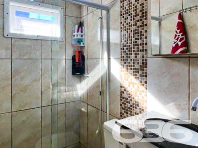 Descubra a serenidade de viver em São Francisco do Sul, onde a arquitetura aconchegante encontra a funcionalidade moderna. Orgulhosamente apresentada pela 636 Negócios Imobiliários, esta encantadora residência térrea promete ser o lar dos seus sonhos.
Erigida em 2019 e cuidadosamente mantida, a propriedade exibe uma área construída de 143m², assentada num terreno de geometria regular com 276m², ostentando uma topografia plana, ideal para viver momentos de tranquilidade e privacidade.
A casa se abre para um acolhedor jardim, conduzindo a um interior marcado por acabamentos em madeira que evocam conforto e calor. A disposição de cinco dormitórios oferece espaços íntimos e relaxantes, perfeitos após um longo dia. Duas casas de banho modernas refletem funcionalidade e estilo, com azulejos cuidadosamente selecionados para criar um santuário privado de bem-estar.
O coração da casa é a espaçosa sala de estar e jantar, convidando a momentos de convívio familiar e entretenimento, enquanto a copa e cozinha conjugadas são um convite à arte culinária em um ambiente de camaradagem. A área de festas, adornada com churrasqueira e forno a lenha, é o cenário ideal para celebrar a vida com amigos e familiares.
Quatro vagas de garagem, sendo duas cobertas e duas descobertas, oferecem comodidade e segurança para seus veículos. A propriedade também conta com área de serviço prática, otimizando o cotidiano doméstico.
Localizada no bairro Ubatuba, a residência garante fácil acesso às principais vias, bem como a serviços públicos essenciais, sem sacrificar a paz do ambiente residencial. A estrutura do imóvel é complementada pela conectividade com a internet, essencial na era digital.
Permita-se experimentar o melhor de São Francisco do Sul, uma oferta exclusiva da 636 Negócios Imobiliários, onde cada detalhe foi pensado para refletir a excelência e o conforto que você merece. Visite e sinta-se inspirado a chamar este lugar de lar.
636 NEGÓCIOS IMOBILIÁRIOS: A SUA MELHOR ESCOLHA
Com mais de 30 anos de experiência, a 636 Negócios Imobiliários é sua parceira ideal para encontrar o imóvel perfeito. Estamos prontos para ajudá-lo a fazer deste imóvel o seu novo lar.
Telefone: (47) 3451-0636
WhatsApp: (47) 99190-0636
Não perca esta oportunidade única. Visite nosso site para mais informações: i636.com.br