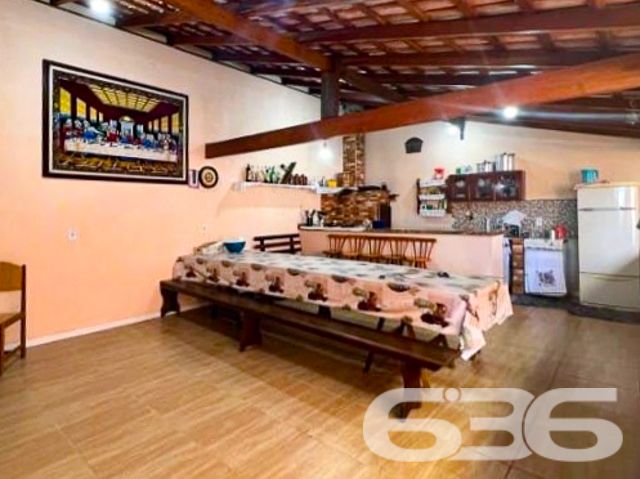 Descubra a serenidade de viver em São Francisco do Sul, onde a arquitetura aconchegante encontra a funcionalidade moderna. Orgulhosamente apresentada pela 636 Negócios Imobiliários, esta encantadora residência térrea promete ser o lar dos seus sonhos.
Erigida em 2019 e cuidadosamente mantida, a propriedade exibe uma área construída de 143m², assentada num terreno de geometria regular com 276m², ostentando uma topografia plana, ideal para viver momentos de tranquilidade e privacidade.
A casa se abre para um acolhedor jardim, conduzindo a um interior marcado por acabamentos em madeira que evocam conforto e calor. A disposição de cinco dormitórios oferece espaços íntimos e relaxantes, perfeitos após um longo dia. Duas casas de banho modernas refletem funcionalidade e estilo, com azulejos cuidadosamente selecionados para criar um santuário privado de bem-estar.
O coração da casa é a espaçosa sala de estar e jantar, convidando a momentos de convívio familiar e entretenimento, enquanto a copa e cozinha conjugadas são um convite à arte culinária em um ambiente de camaradagem. A área de festas, adornada com churrasqueira e forno a lenha, é o cenário ideal para celebrar a vida com amigos e familiares.
Quatro vagas de garagem, sendo duas cobertas e duas descobertas, oferecem comodidade e segurança para seus veículos. A propriedade também conta com área de serviço prática, otimizando o cotidiano doméstico.
Localizada no bairro Ubatuba, a residência garante fácil acesso às principais vias, bem como a serviços públicos essenciais, sem sacrificar a paz do ambiente residencial. A estrutura do imóvel é complementada pela conectividade com a internet, essencial na era digital.
Permita-se experimentar o melhor de São Francisco do Sul, uma oferta exclusiva da 636 Negócios Imobiliários, onde cada detalhe foi pensado para refletir a excelência e o conforto que você merece. Visite e sinta-se inspirado a chamar este lugar de lar.
636 NEGÓCIOS IMOBILIÁRIOS: A SUA MELHOR ESCOLHA
Com mais de 30 anos de experiência, a 636 Negócios Imobiliários é sua parceira ideal para encontrar o imóvel perfeito. Estamos prontos para ajudá-lo a fazer deste imóvel o seu novo lar.
Telefone: (47) 3451-0636
WhatsApp: (47) 99190-0636
Não perca esta oportunidade única. Visite nosso site para mais informações: i636.com.br