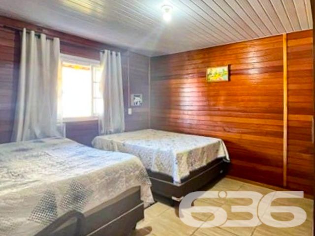 Descubra a serenidade de viver em São Francisco do Sul, onde a arquitetura aconchegante encontra a funcionalidade moderna. Orgulhosamente apresentada pela 636 Negócios Imobiliários, esta encantadora residência térrea promete ser o lar dos seus sonhos.
Erigida em 2019 e cuidadosamente mantida, a propriedade exibe uma área construída de 143m², assentada num terreno de geometria regular com 276m², ostentando uma topografia plana, ideal para viver momentos de tranquilidade e privacidade.
A casa se abre para um acolhedor jardim, conduzindo a um interior marcado por acabamentos em madeira que evocam conforto e calor. A disposição de cinco dormitórios oferece espaços íntimos e relaxantes, perfeitos após um longo dia. Duas casas de banho modernas refletem funcionalidade e estilo, com azulejos cuidadosamente selecionados para criar um santuário privado de bem-estar.
O coração da casa é a espaçosa sala de estar e jantar, convidando a momentos de convívio familiar e entretenimento, enquanto a copa e cozinha conjugadas são um convite à arte culinária em um ambiente de camaradagem. A área de festas, adornada com churrasqueira e forno a lenha, é o cenário ideal para celebrar a vida com amigos e familiares.
Quatro vagas de garagem, sendo duas cobertas e duas descobertas, oferecem comodidade e segurança para seus veículos. A propriedade também conta com área de serviço prática, otimizando o cotidiano doméstico.
Localizada no bairro Ubatuba, a residência garante fácil acesso às principais vias, bem como a serviços públicos essenciais, sem sacrificar a paz do ambiente residencial. A estrutura do imóvel é complementada pela conectividade com a internet, essencial na era digital.
Permita-se experimentar o melhor de São Francisco do Sul, uma oferta exclusiva da 636 Negócios Imobiliários, onde cada detalhe foi pensado para refletir a excelência e o conforto que você merece. Visite e sinta-se inspirado a chamar este lugar de lar.
636 NEGÓCIOS IMOBILIÁRIOS: A SUA MELHOR ESCOLHA
Com mais de 30 anos de experiência, a 636 Negócios Imobiliários é sua parceira ideal para encontrar o imóvel perfeito. Estamos prontos para ajudá-lo a fazer deste imóvel o seu novo lar.
Telefone: (47) 3451-0636
WhatsApp: (47) 99190-0636
Não perca esta oportunidade única. Visite nosso site para mais informações: i636.com.br