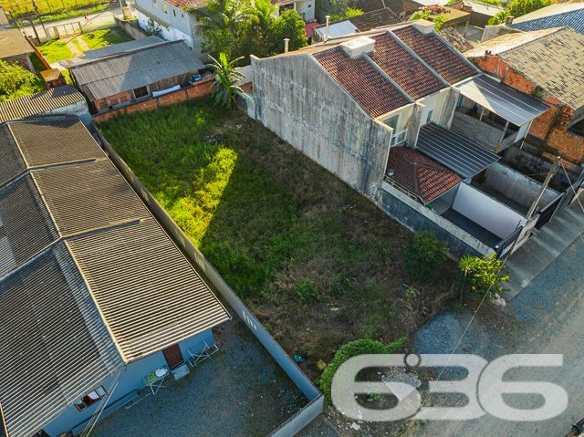Descubra seu novo endereço em Joinville: terreno em Paranaguamirim pronto para seu projeto!
636 Negócios Imobiliários apresenta uma oportunidade singular para quem busca espaço e potencial em Joinville, SC. Situado no bairro de Paranaguamirim, este terreno plano de 360 m² está pronto para receber a casa dos seus sonhos ou seu próximo investimento imobiliário.
Localização e Características
Este terreno é um canvas em branco para uma variedade de projetos residenciais ou comerciais. Ideal para quem deseja construir ou investir em uma área que combina tranquilidade e conveniência. A vizinhança já estabelecida e o ambiente sereno são perfeitos para quem busca um retiro urbano ou um lugar seguro para crescer a família.
Flexibilidade na Negociação
Permuta: Abertos a discussões sobre permuta, proporcionando flexibilidade e oportunidades adicionais para os interessados.
Com mais de 30 anos de experiência no mercado imobiliário, a 636 Negócios Imobiliários é reconhecida por sua excelência técnico-jurídica e dedicação ao cliente. Estamos aqui para ajudá-lo a fazer uma escolha segura e vantajosa.
Invista em seu futuro em Joinville. Entre em contato conosco hoje mesmo e dê o próximo passo para realizar seu projeto de vida ou investimento. Visite nosso site ou entre em contato através das nossas redes sociais para mais informações e agende uma visita ao terreno.
636 NEGÓCIOS IMOBILIÁRIOS: A SUA MELHOR ESCOLHA
Com mais de 30 anos de experiência, a 636 Negócios Imobiliários é sua parceira ideal para encontrar o imóvel perfeito. Estamos prontos para ajudá-lo a fazer deste imóvel o seu novo lar.
Telefone: (47) 3451-0636
WhatsApp: (47) 99190-0636
Não perca esta oportunidade única. Visite nosso site para mais informações: i636.com.br