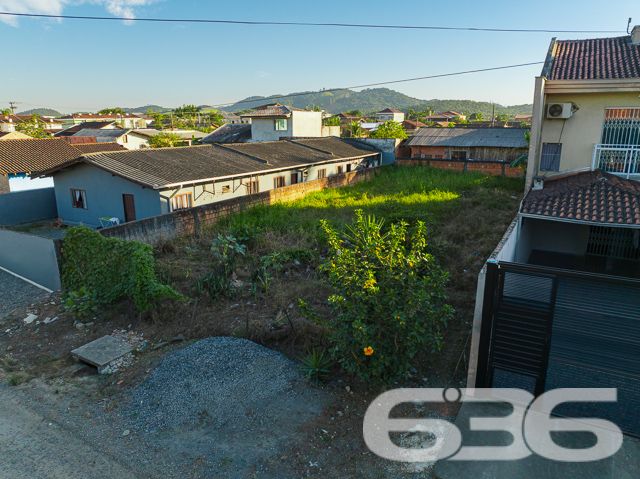 Descubra seu novo endereço em Joinville: terreno em Paranaguamirim pronto para seu projeto!
636 Negócios Imobiliários apresenta uma oportunidade singular para quem busca espaço e potencial em Joinville, SC. Situado no bairro de Paranaguamirim, este terreno plano de 360 m² está pronto para receber a casa dos seus sonhos ou seu próximo investimento imobiliário.
Localização e Características
Este terreno é um canvas em branco para uma variedade de projetos residenciais ou comerciais. Ideal para quem deseja construir ou investir em uma área que combina tranquilidade e conveniência. A vizinhança já estabelecida e o ambiente sereno são perfeitos para quem busca um retiro urbano ou um lugar seguro para crescer a família.
Flexibilidade na Negociação
Permuta: Abertos a discussões sobre permuta, proporcionando flexibilidade e oportunidades adicionais para os interessados.
Com mais de 30 anos de experiência no mercado imobiliário, a 636 Negócios Imobiliários é reconhecida por sua excelência técnico-jurídica e dedicação ao cliente. Estamos aqui para ajudá-lo a fazer uma escolha segura e vantajosa.
Invista em seu futuro em Joinville. Entre em contato conosco hoje mesmo e dê o próximo passo para realizar seu projeto de vida ou investimento. Visite nosso site ou entre em contato através das nossas redes sociais para mais informações e agende uma visita ao terreno.
636 NEGÓCIOS IMOBILIÁRIOS: A SUA MELHOR ESCOLHA
Com mais de 30 anos de experiência, a 636 Negócios Imobiliários é sua parceira ideal para encontrar o imóvel perfeito. Estamos prontos para ajudá-lo a fazer deste imóvel o seu novo lar.
Telefone: (47) 3451-0636
WhatsApp: (47) 99190-0636
Não perca esta oportunidade única. Visite nosso site para mais informações: i636.com.br