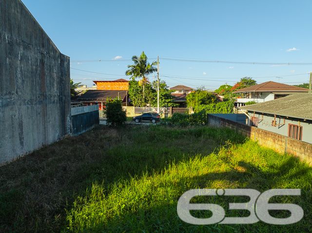 Descubra seu novo endereço em Joinville: terreno em Paranaguamirim pronto para seu projeto!
636 Negócios Imobiliários apresenta uma oportunidade singular para quem busca espaço e potencial em Joinville, SC. Situado no bairro de Paranaguamirim, este terreno plano de 360 m² está pronto para receber a casa dos seus sonhos ou seu próximo investimento imobiliário.
Localização e Características
Este terreno é um canvas em branco para uma variedade de projetos residenciais ou comerciais. Ideal para quem deseja construir ou investir em uma área que combina tranquilidade e conveniência. A vizinhança já estabelecida e o ambiente sereno são perfeitos para quem busca um retiro urbano ou um lugar seguro para crescer a família.
Flexibilidade na Negociação
Permuta: Abertos a discussões sobre permuta, proporcionando flexibilidade e oportunidades adicionais para os interessados.
Com mais de 30 anos de experiência no mercado imobiliário, a 636 Negócios Imobiliários é reconhecida por sua excelência técnico-jurídica e dedicação ao cliente. Estamos aqui para ajudá-lo a fazer uma escolha segura e vantajosa.
Invista em seu futuro em Joinville. Entre em contato conosco hoje mesmo e dê o próximo passo para realizar seu projeto de vida ou investimento. Visite nosso site ou entre em contato através das nossas redes sociais para mais informações e agende uma visita ao terreno.
636 NEGÓCIOS IMOBILIÁRIOS: A SUA MELHOR ESCOLHA
Com mais de 30 anos de experiência, a 636 Negócios Imobiliários é sua parceira ideal para encontrar o imóvel perfeito. Estamos prontos para ajudá-lo a fazer deste imóvel o seu novo lar.
Telefone: (47) 3451-0636
WhatsApp: (47) 99190-0636
Não perca esta oportunidade única. Visite nosso site para mais informações: i636.com.br