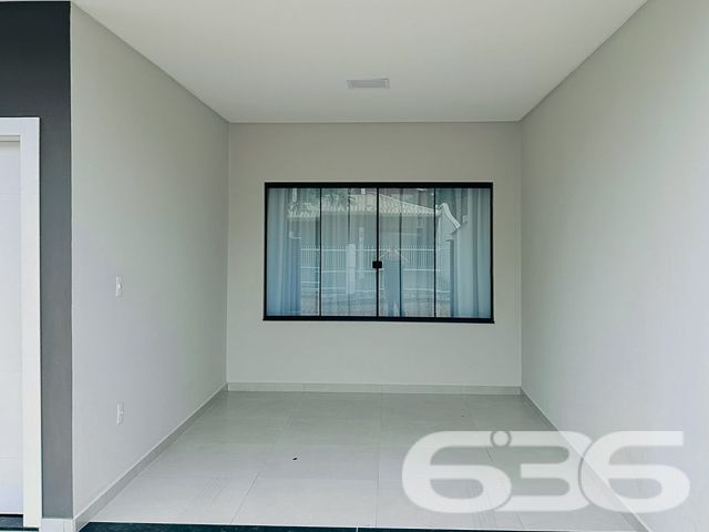 Apresentamos uma oportunidade exclusiva de residir em uma propriedade de alto padrão localizada a apenas 150 metros da praia, no tranquilo bairro de Armação, Penha - SC.
O design moderno é complementado por móveis planejados de alta qualidade, que estão incluídos na oferta. O sobrado é caracterizado por sua funcionalidade e elegância, com acabamentos de primeira linha que garantem beleza e durabilidade.
No térreo, encontramos uma ampla sala de estar, integrada a uma cozinha moderna, que inclui uma copa e cozinha conjugadas, criando um ambiente aconchegante e ideal para momentos em família. A área de festas, com churrasqueira e vista para o jardim de inverno, oferece um espaço perfeito para entretenimento e relaxamento.
O imóvel possui duas garagens, uma coberta e outra descoberta, garantindo comodidade para seus veículos. A residência também inclui um portão eletrônico, interfone e um sistema de alarme, proporcionando segurança e privacidade.
A área íntima, localizada no piso superior, é composta por dois dormitórios, incluindo uma suíte master com sacada, oferecendo uma vista tranquila do bairro. Os três banheiros são equipados com materiais de qualidade, destacando-se por seu design contemporâneo.
Esta residência é ideal para aqueles que valorizam a proximidade com a natureza e a tranquilidade, estando perto de escolas, serviços públicos essenciais e vias de acesso. Além disso, a estrutura permite a presença de animais de estimação, garantindo que toda a família possa desfrutar deste lar.
Venha descobrir o equilíbrio perfeito entre conforto, segurança e luxo neste imóvel de alto padrão. A 636 Negócios Imobiliários está pronta para lhe auxiliar na realização do seu sonho. Visite-nos e sinta o prazer de estar tão perto do paraíso que é a praia, num lar que é um verdadeiro refúgio de paz e sofisticação.
636 NEGÓCIOS IMOBILIÁRIOS: A SUA MELHOR ESCOLHA
Com mais de 30 anos de experiência, a 636 Negócios Imobiliários é sua parceira ideal para encontrar o imóvel perfeito. Estamos prontos para ajudá-lo a fazer deste imóvel o seu novo lar.
Telefone: (47) 3451-0636
WhatsApp: (47) 99190-0636
Não perca esta oportunidade única. Visite nosso site para mais informações: i636.com.br