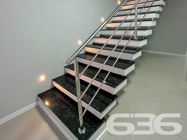 Apresentamos uma oportunidade exclusiva de residir em uma propriedade de alto padrão localizada a apenas 150 metros da praia, no tranquilo bairro de Armação, Penha - SC.
O design moderno é complementado por móveis planejados de alta qualidade, que estão incluídos na oferta. O sobrado é caracterizado por sua funcionalidade e elegância, com acabamentos de primeira linha que garantem beleza e durabilidade.
No térreo, encontramos uma ampla sala de estar, integrada a uma cozinha moderna, que inclui uma copa e cozinha conjugadas, criando um ambiente aconchegante e ideal para momentos em família. A área de festas, com churrasqueira e vista para o jardim de inverno, oferece um espaço perfeito para entretenimento e relaxamento.
O imóvel possui duas garagens, uma coberta e outra descoberta, garantindo comodidade para seus veículos. A residência também inclui um portão eletrônico, interfone e um sistema de alarme, proporcionando segurança e privacidade.
A área íntima, localizada no piso superior, é composta por dois dormitórios, incluindo uma suíte master com sacada, oferecendo uma vista tranquila do bairro. Os três banheiros são equipados com materiais de qualidade, destacando-se por seu design contemporâneo.
Esta residência é ideal para aqueles que valorizam a proximidade com a natureza e a tranquilidade, estando perto de escolas, serviços públicos essenciais e vias de acesso. Além disso, a estrutura permite a presença de animais de estimação, garantindo que toda a família possa desfrutar deste lar.
Venha descobrir o equilíbrio perfeito entre conforto, segurança e luxo neste imóvel de alto padrão. A 636 Negócios Imobiliários está pronta para lhe auxiliar na realização do seu sonho. Visite-nos e sinta o prazer de estar tão perto do paraíso que é a praia, num lar que é um verdadeiro refúgio de paz e sofisticação.
636 NEGÓCIOS IMOBILIÁRIOS: A SUA MELHOR ESCOLHA
Com mais de 30 anos de experiência, a 636 Negócios Imobiliários é sua parceira ideal para encontrar o imóvel perfeito. Estamos prontos para ajudá-lo a fazer deste imóvel o seu novo lar.
Telefone: (47) 3451-0636
WhatsApp: (47) 99190-0636
Não perca esta oportunidade única. Visite nosso site para mais informações: i636.com.br