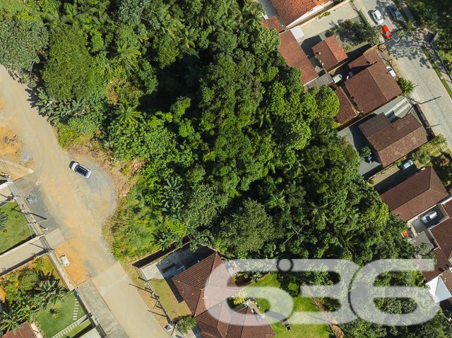Descubra o potencial exclusivo de um terreno excepcional em Joinville, SC, oferecido exclusivamente pela 636 Negócios Imobiliários. Localizado no tranquilo bairro de Boehmerwald.

Uma das grandes vantagens deste terreno é a sua localização estratégica. Está próximo a vias principais que conectam ao resto da cidade e a serviços essenciais, proporcionando praticidade e economia de tempo no dia a dia. 

Imagina-se construindo aqui? A geometria regular do lote facilita a realização de projetos arquitetônicos diversificados. A presença de vegetação abundante nas proximidades enriquece ainda mais o cenário, proporcionando uma atmosfera de tranquilidade e privacidade.

Este terreno é ideal para quem busca fazer um investimento imobiliário com alto potencial de valorização. Joinville é conhecida por seu dinamismo econômico e cultural, e investir aqui é garantia de estar em uma cidade que cresce e se desenvolve continuamente. Não perca a oportunidade de transformar este espaço em um empreendimento que reflete excelência e inovação.

Na 636 Negócios Imobiliários, entendemos que cada metro quadrado de um terreno carrega um potencial infinito para inovação e desenvolvimento. Com mais de 30 anos de experiência e uma equipe altamente qualificada, estamos aqui para ajudá-lo a realizar seu sonho imobiliário. Entre em contato conosco hoje mesmo para mais informações sobre este terreno e descubra como podemos auxiliar na realização do seu projeto!

636 Negócios Imobiliários – Construímos grandes projetos em lugares incríveis!
 
636 NEGÓCIOS IMOBILIÁRIOS: A SUA MELHOR ESCOLHA
Com mais de 30 anos de experiência, a 636 Negócios Imobiliários é sua parceira ideal para encontrar o imóvel perfeito. Estamos prontos para ajudá-lo a fazer deste imóvel o seu novo lar.
 
Telefone: (47) 3451-0636
WhatsApp: (47) 99190-0636
 
Não perca esta oportunidade única. Visite nosso site para mais informações: i636.com.br