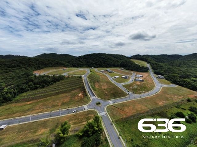 A 636 Negócios Imobiliários tem o prazer de apresentar este incrível terreno localizado em Araquari, no charmoso bairro Itinga. Este é o lugar ideal para você que busca investir ou construir a casa dos seus sonhos. Com excelente localização e infraestrutura planejada, este terreno oferece uma oportunidade única no mercado imobiliário.
O bairro Itinga em Araquari é conhecido pelo seu crescimento e desenvolvimento constante. Está localizado próximo a áreas comerciais e de serviços, proporcionando facilidade no dia a dia. Além disso, a região conta com projetos de infraestrutura que valorizam ainda mais o seu investimento.
Não perca esta oportunidade única de adquirir um terreno em uma das regiões que mais crescem em Araquari. Entre em contato conosco e agende uma visita! Estamos à disposição para tirar todas as suas dúvidas e apresentar todas as vantagens deste excelente investimento.
636 NEGÓCIOS IMOBILIÁRIOS: A SUA MELHOR ESCOLHA
Com mais de 30 anos de experiência, a 636 Negócios Imobiliários é sua parceira ideal para encontrar o imóvel perfeito. Estamos prontos para ajudá-lo a fazer deste imóvel o seu novo lar.
Telefone: (47) 3451-0636
WhatsApp: (47) 99190-0636
Não perca esta oportunidade única. Visite nosso site para mais informações: i636.com.br