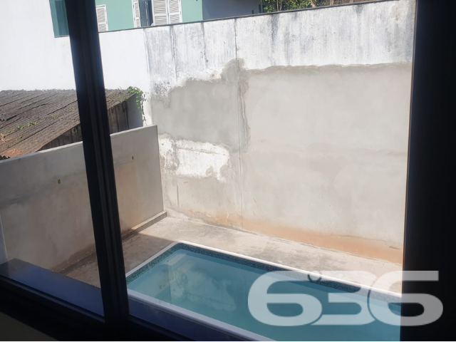 Descubra a sofisticação e o conforto de viver em uma residência que redefine os padrões de elegância e funcionalidade. Situada no coração de Joinville, no bairro Costa e Silva, esta propriedade exclusiva oferece uma experiência residencial sem igual.
Composição: 3 suítes amplas, 4 banheiros completos, sala de estar e jantar integradas, cozinha espaçosa, área de serviço.
Comodidades Extras: Piscina privativa, churrasqueira, sacada, despensa e área de festa com churrasqueira adicional.
Características de Destaque:
Garagem: Espaço para 4 veículos.
Segurança e Conveniência: Portão eletrônico, interfone, propriedade totalmente murada ou cercada.
Localização: Estrategicamente posicionado no bairro Costa e Silva, com ruas pavimentadas e fácil acesso às principais vias. A proximidade com shopping centers, transporte público, escolas, hospitais e serviços públicos essenciais adiciona um valor inestimável.
Cada espaço deste sobrado foi meticulosamente planejado para oferecer conforto e estilo. As amplas janelas e sacadas garantem uma iluminação natural abundante e vistas deslumbrantes do entorno. A orientação Norte do imóvel permite que você desfrute de um clima ideal em todas as estações.
Este imóvel não apenas atende às suas necessidades práticas com sua localização estratégica e comodidades de ponta, mas também serve como um refúgio sereno que você pode chamar de lar. Com uma área de festa integrada e churrasqueira, é perfeito para receber amigos e familiares em um ambiente aconchegante e privativo.
Na 636 Negócios Imobiliários, temos o prazer de apresentar propriedades que não apenas prometem um lar, mas um estilo de vida. Com mais de 30 anos de experiência no mercado, nossa dedicação à excelência e perfeição técnico-jurídica nos torna o parceiro ideal em sua jornada para encontrar o imóvel perfeito.
Convidamos você a experimentar o ápice do conforto e do luxo. Agende sua visita e venha descobrir por que este sobrado em Joinville é a realização dos seus sonhos de moradia.
636 NEGÓCIOS IMOBILIÁRIOS: A SUA MELHOR ESCOLHA
Com mais de 30 anos de experiência, a 636 Negócios Imobiliários é sua parceira ideal para encontrar o imóvel perfeito. Estamos prontos para ajudá-lo a fazer deste imóvel o seu novo lar.
Telefone: (47) 3451-0636
WhatsApp: (47) 99190-0636
Não perca esta oportunidade única. Visite nosso site para mais informações: i636.com.br