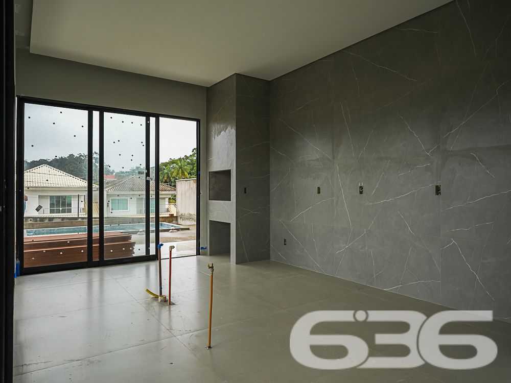 Descubra o Luxo e a Tranquilidade em Joinville
Bem-vindos ao coração do bairro Glória, onde o design encontra a funcionalidade em um sobrado meticulosamente construído em 2024. Esta residência aguarda seu toque final para transformar-se em um lar. O imóve está pronto para receber você e sua família.
Detalhes do Imóvel:
Área Total Construída: 304,76 m²
2 Suítes amplas, 1 suíte MASTER para máximo conforto.
Banheiros: Total de 5, desenhados com linhas modernas e acabamentos de alta qualidade.
Salas: Espaçosas salas de estar e jantar, além de uma sala íntima, perfeitas para receber convidados e momentos em família.
Cozinha: Uma deslumbrante cozinha gourmet, pronta para inspirar o chef que há em você.
Área Externa: Inclui piscina, área de festa com churrasqueira e um generoso espaço ao ar livre.
Garagem: Capacidade para 4 carros, incluindo 2 cobertas e 2 descobertas.
Portão eletrônico, interfone, e totalmente murado para sua segurança e privacidade.
Dispensa ampla para organização extra e uma prática área de serviço.
Localização Estratégica:
Situada no coração de Joinville, no bairro Glória, a propriedade está estrategicamente localizada em uma rua pavimentada, voltada para o norte e com fácil acesso a vias principais.
Proximidade a shopping centers, escolas, hospitais e serviços públicos essenciais garantem que tudo o que você precisa está ao alcance.
Esta propriedade não apenas oferece um lar espaçoso e luxuoso, mas também a chance de viver em uma das áreas mais desejadas de Joinville. Com todas as comodidades modernas, segurança e uma comunidade vibrante ao seu redor, esta casa está pronta para criar memórias duradouras para você e sua família.
Venha conhecer seu futuro lar. Aguardamos seu contato para agendar uma visita e mostrar cada detalhe que faz deste sobrado um verdadeiro sonho para quem busca exclusividade e sofisticação. Seja bem-vindo à sua nova casa, no bairro Glória, um local onde cada dia é uma celebração de conforto e estilo.
636 NEGÓCIOS IMOBILIÁRIOS: A SUA MELHOR ESCOLHA
Com mais de 30 anos de experiência, a 636 Negócios Imobiliários é sua parceira ideal para encontrar o imóvel perfeito. Estamos prontos para ajudá-lo a fazer deste imóvel o seu novo lar.
Telefone: (47) 3451-0636
WhatsApp: (47) 99190-0636
Não perca esta oportunidade única. Visite nosso site para mais informações: i636.com.br