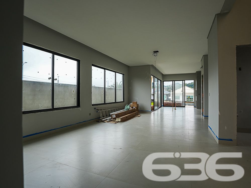 Descubra o Luxo e a Tranquilidade em Joinville
Bem-vindos ao coração do bairro Glória, onde o design encontra a funcionalidade em um sobrado meticulosamente construído em 2024. Esta residência aguarda seu toque final para transformar-se em um lar. O imóve está pronto para receber você e sua família.
Detalhes do Imóvel:
Área Total Construída: 304,76 m²
2 Suítes amplas, 1 suíte MASTER para máximo conforto.
Banheiros: Total de 5, desenhados com linhas modernas e acabamentos de alta qualidade.
Salas: Espaçosas salas de estar e jantar, além de uma sala íntima, perfeitas para receber convidados e momentos em família.
Cozinha: Uma deslumbrante cozinha gourmet, pronta para inspirar o chef que há em você.
Área Externa: Inclui piscina, área de festa com churrasqueira e um generoso espaço ao ar livre.
Garagem: Capacidade para 4 carros, incluindo 2 cobertas e 2 descobertas.
Portão eletrônico, interfone, e totalmente murado para sua segurança e privacidade.
Dispensa ampla para organização extra e uma prática área de serviço.
Localização Estratégica:
Situada no coração de Joinville, no bairro Glória, a propriedade está estrategicamente localizada em uma rua pavimentada, voltada para o norte e com fácil acesso a vias principais.
Proximidade a shopping centers, escolas, hospitais e serviços públicos essenciais garantem que tudo o que você precisa está ao alcance.
Esta propriedade não apenas oferece um lar espaçoso e luxuoso, mas também a chance de viver em uma das áreas mais desejadas de Joinville. Com todas as comodidades modernas, segurança e uma comunidade vibrante ao seu redor, esta casa está pronta para criar memórias duradouras para você e sua família.
Venha conhecer seu futuro lar. Aguardamos seu contato para agendar uma visita e mostrar cada detalhe que faz deste sobrado um verdadeiro sonho para quem busca exclusividade e sofisticação. Seja bem-vindo à sua nova casa, no bairro Glória, um local onde cada dia é uma celebração de conforto e estilo.
636 NEGÓCIOS IMOBILIÁRIOS: A SUA MELHOR ESCOLHA
Com mais de 30 anos de experiência, a 636 Negócios Imobiliários é sua parceira ideal para encontrar o imóvel perfeito. Estamos prontos para ajudá-lo a fazer deste imóvel o seu novo lar.
Telefone: (47) 3451-0636
WhatsApp: (47) 99190-0636
Não perca esta oportunidade única. Visite nosso site para mais informações: i636.com.br