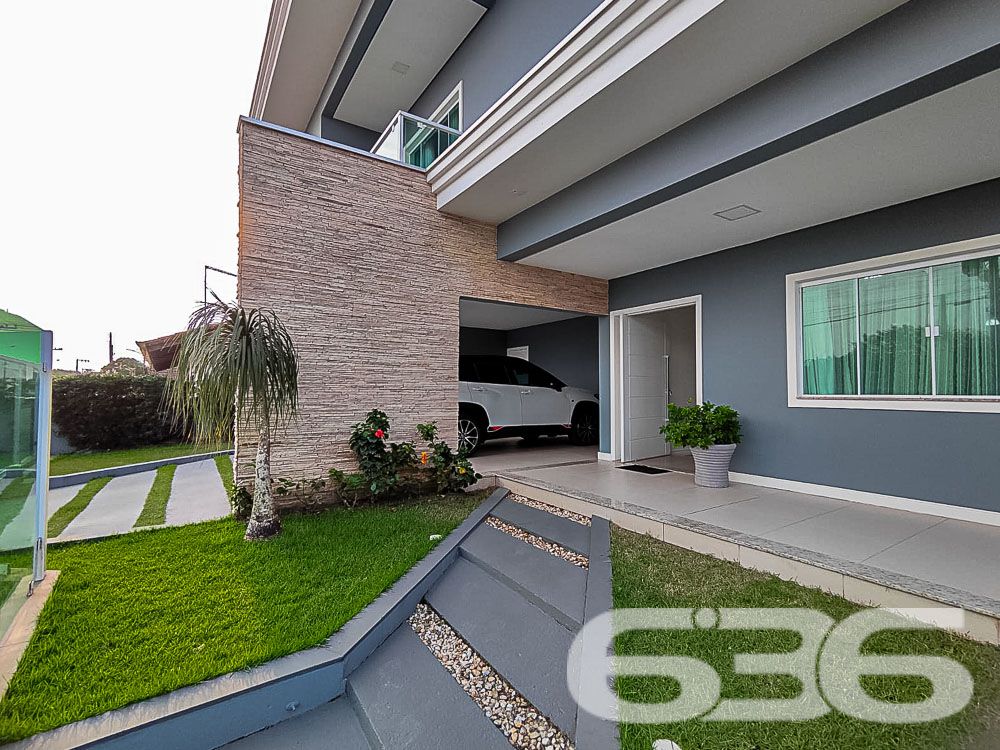 A residência de alto padrão, localizada no coração de Balneário Barra do Sul, é a definição de sofisticação, conforto e conveniência. A apenas 190 metros do mar, este imóvel de dois andares, oferece um verdadeiro refúgio de tranquilidade em uma rua pavimentada e com fácil acesso a tudo o que a cidade tem de melhor.

Suíte Master + 3 Suítes: Todas as suítes são amplas e contam com sacada privativa, proporcionando privacidade e uma vista encantadora da área externa.
Dormitório adicional no piso térreo: Ideal para hóspedes ou uso como escritório.
5 Banheiros completos
Área de festa integrada: Um amplo espaço de lazer com churrasqueira, perfeito para reunir amigos e familiares. A área de festas está conectada à sala de jogos e à piscina, criando um ambiente único de convivência.
Piscina com aquecimento solar: Desfrute de uma piscina aquecida instalada sobre um deck de madeira, ideal para relaxar em qualquer estação do ano.
Sistema de energia solar: Além de sustentável, reduz o consumo de energia elétrica da residência.
Sala de estar e sala de jantar amplas: Um espaço perfeito para momentos em família, com design moderno e elegante.
Copa e cozinha conjugadas: Cozinha totalmente equipada com eletrodomésticos de última geração e acabamento de alto padrão.
Garagem coberta para 2 carros
Área de serviço completa
Portão eletrônico e alarme: Segurança e praticidade para sua família.

Este imóvel foi projetado pensando no bem-estar de sua família. Todas as suítes são climatizadas, e os ambientes internos são integrados para proporcionar uma convivência mais prática e agradável. Com uma área de lazer completa, incluindo uma piscina aquecida, sala de jogos e área de festas, você terá tudo o que precisa para momentos de lazer sem sair de casa.

A residência está localizada no Centro, um dos mais valorizados de Balneário Barra do Sul, garantindo fácil acesso às principais vias da cidade, comércios, escolas e serviços essenciais. Estuda permuta.

Localização Estratégica:
Apenas 190 metros do mar
Próximo a escolas, hospitais, transporte público e serviços essenciais
Região segura e tranquila, perfeita para quem busca qualidade de vida

Não perca essa oportunidade de viver em uma residência de alto padrão em uma das regiões mais valorizadas de Balneário Barra do Sul. Agende já sua visita e venha conhecer seu novo lar!
 
636 NEGÓCIOS IMOBILIÁRIOS: A SUA MELHOR ESCOLHA
Com mais de 30 anos de experiência, a 636 Negócios Imobiliários é sua parceira ideal para encontrar o imóvel perfeito. Estamos prontos para ajudá-lo a fazer deste imóvel o seu novo lar.
 
Telefone: (47) 3451-0636
WhatsApp: (47) 99190-0636
 
Não perca esta oportunidade única. Visite nosso site para mais informações: i636.com.br