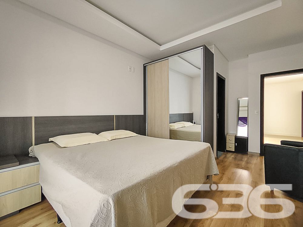 A residência de alto padrão, localizada no coração de Balneário Barra do Sul, é a definição de sofisticação, conforto e conveniência. A apenas 190 metros do mar, este imóvel de dois andares, oferece um verdadeiro refúgio de tranquilidade em uma rua pavimentada e com fácil acesso a tudo o que a cidade tem de melhor.

Suíte Master + 3 Suítes: Todas as suítes são amplas e contam com sacada privativa, proporcionando privacidade e uma vista encantadora da área externa.
Dormitório adicional no piso térreo: Ideal para hóspedes ou uso como escritório.
5 Banheiros completos
Área de festa integrada: Um amplo espaço de lazer com churrasqueira, perfeito para reunir amigos e familiares. A área de festas está conectada à sala de jogos e à piscina, criando um ambiente único de convivência.
Piscina com aquecimento solar: Desfrute de uma piscina aquecida instalada sobre um deck de madeira, ideal para relaxar em qualquer estação do ano.
Sistema de energia solar: Além de sustentável, reduz o consumo de energia elétrica da residência.
Sala de estar e sala de jantar amplas: Um espaço perfeito para momentos em família, com design moderno e elegante.
Copa e cozinha conjugadas: Cozinha totalmente equipada com eletrodomésticos de última geração e acabamento de alto padrão.
Garagem coberta para 2 carros
Área de serviço completa
Portão eletrônico e alarme: Segurança e praticidade para sua família.

Este imóvel foi projetado pensando no bem-estar de sua família. Todas as suítes são climatizadas, e os ambientes internos são integrados para proporcionar uma convivência mais prática e agradável. Com uma área de lazer completa, incluindo uma piscina aquecida, sala de jogos e área de festas, você terá tudo o que precisa para momentos de lazer sem sair de casa.

A residência está localizada no Centro, um dos mais valorizados de Balneário Barra do Sul, garantindo fácil acesso às principais vias da cidade, comércios, escolas e serviços essenciais. Estuda permuta.

Localização Estratégica:
Apenas 190 metros do mar
Próximo a escolas, hospitais, transporte público e serviços essenciais
Região segura e tranquila, perfeita para quem busca qualidade de vida

Não perca essa oportunidade de viver em uma residência de alto padrão em uma das regiões mais valorizadas de Balneário Barra do Sul. Agende já sua visita e venha conhecer seu novo lar!
 
636 NEGÓCIOS IMOBILIÁRIOS: A SUA MELHOR ESCOLHA
Com mais de 30 anos de experiência, a 636 Negócios Imobiliários é sua parceira ideal para encontrar o imóvel perfeito. Estamos prontos para ajudá-lo a fazer deste imóvel o seu novo lar.
 
Telefone: (47) 3451-0636
WhatsApp: (47) 99190-0636
 
Não perca esta oportunidade única. Visite nosso site para mais informações: i636.com.br