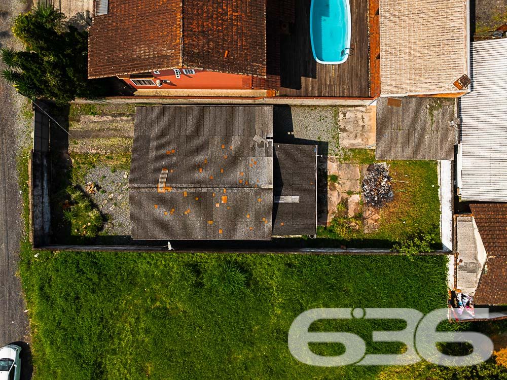 Excelente Oportunidade de Investimento!

Se você está em busca de um terreno com localização estratégica em Joinville, a 636 Negócios Imobiliários apresenta esta incrível oportunidade no bairro Itaum. Com área total de 414m², este terreno oferece o espaço ideal para construção residencial ou comercial, sendo uma excelente escolha para quem deseja investir em um dos bairros que mais se valorizam na cidade.

O terreno possui uma ótima localização, próximo a comércios, escolas e serviços essenciais, garantindo praticidade no dia a dia.  O bairro Itaum é conhecido por seu desenvolvimento constante, sendo uma excelente opção para quem busca investir em Joinville.

Visão de Investimento:

Com um mercado imobiliário em constante crescimento, esta é uma oportunidade única para quem busca um terreno que alia boa localização e preço competitivo. Ideal para quem deseja construir sua casa própria ou mesmo investir em um projeto imobiliário. A proximidade com grandes vias de acesso e centros comerciais torna este imóvel ainda mais atrativo.

Entre em contato:

Não perca essa oportunidade! Agende uma visita para conhecer todos os detalhes deste terreno e visualize o potencial que ele oferece. Nossa equipe de especialistas está pronta para auxiliá-lo em todas as etapas do processo de compra.
 
636 NEGÓCIOS IMOBILIÁRIOS: A SUA MELHOR ESCOLHA
Com mais de 30 anos de experiência, a 636 Negócios Imobiliários é sua parceira ideal para encontrar o imóvel perfeito. Estamos prontos para ajudá-lo a fazer deste imóvel o seu novo lar.
 
Telefone: (47) 3451-0636
WhatsApp: (47) 99190-0636
 
Não perca esta oportunidade única. Visite nosso site para mais informações: i636.com.br