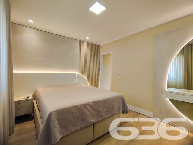 Descubra o prazer de viver em um espaço onde luxo e conforto se encontram perfeitamente integrados em um design moderno e sofisticado. Situada em Balneário Barra do Sul - SC, esta residência térrea padrão não apenas impressiona, mas também convida a um estilo de vida excepcionalmente tranquilo e repleto de conveniências.

Elegância e Conforto que Impressionam

Ao entrar nesta magnífica residência de 308 m², você será saudado por um ambiente amplo e bem iluminado, onde a sala de estar e jantar se apresentam com um layout aberto, propiciando um espaço perfeito para receber amigos e familiares. A cozinha gourmet, com móveis planejados e uma ilha central, é um verdadeiro convite para momentos de culinária e convívio.

Detalhes que Encantam

A casa está completamente mobiliada com móveis de alta qualidade e embutidos, incluindo uma suíte com closet e um home office equipado para garantir todo o conforto necessário para trabalhar em casa. A suíte principal oferece uma atmosfera de tranquilidade e luxo, com uma decoração que mescla tons suaves e iluminação planejada para criar um ambiente acolhedor.

Lazer e Exclusividade

Externamente, a residência se destaca com uma área de lazer invejável, apresentando uma piscina de borda infinita e um pergolado que proporciona uma vista deslumbrante dos fundos que dão para o rio, onde se encontra um píer privativo para atracação de embarcações. A área de festas gourmet, completa com churrasqueira, é ideal para desfrutar de momentos memoráveis ao ar livre.

Segurança e Localização

Situada em uma rua pavimentada no centro de Balneário Barra do Sul, a segurança é priorizada com sistemas de alarme e vigilância eletrônica. A proximidade do mar, escolas, hospitais e serviços essenciais faz desta localização a escolha perfeita para quem busca praticidade e qualidade de vida.

Esta residência é uma obra-prima que combina luxo, design sofisticado e uma localização privilegiada para oferecer um estilo de vida incomparável. Perfeita para quem busca exclusividade e privacidade, ela está pronta para receber você e sua família. Não perca a oportunidade de conhecer o seu novo lar dos sonhos em Balneário Barra do Sul. Entre em contato com a 636 Negócios Imobiliários e agende sua visita hoje mesmo!
 
636 NEGÓCIOS IMOBILIÁRIOS: A SUA MELHOR ESCOLHA
Com mais de 30 anos de experiência, a 636 Negócios Imobiliários é sua parceira ideal para encontrar o imóvel perfeito. Estamos prontos para ajudá-lo a fazer deste imóvel o seu novo lar.
 
Telefone: (47) 3451-0636
WhatsApp: (47) 99190-0636
 
Não perca esta oportunidade única. Visite nosso site para mais informações: i636.com.br