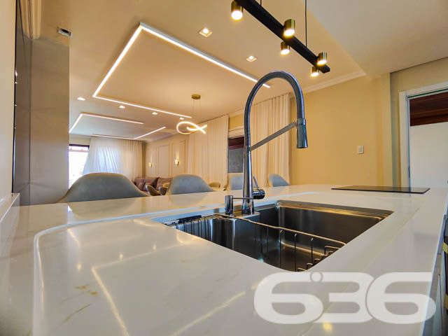 Descubra o prazer de viver em um espaço onde luxo e conforto se encontram perfeitamente integrados em um design moderno e sofisticado. Situada em Balneário Barra do Sul - SC, esta residência térrea padrão não apenas impressiona, mas também convida a um estilo de vida excepcionalmente tranquilo e repleto de conveniências.

Elegância e Conforto que Impressionam

Ao entrar nesta magnífica residência de 308 m², você será saudado por um ambiente amplo e bem iluminado, onde a sala de estar e jantar se apresentam com um layout aberto, propiciando um espaço perfeito para receber amigos e familiares. A cozinha gourmet, com móveis planejados e uma ilha central, é um verdadeiro convite para momentos de culinária e convívio.

Detalhes que Encantam

A casa está completamente mobiliada com móveis de alta qualidade e embutidos, incluindo uma suíte com closet e um home office equipado para garantir todo o conforto necessário para trabalhar em casa. A suíte principal oferece uma atmosfera de tranquilidade e luxo, com uma decoração que mescla tons suaves e iluminação planejada para criar um ambiente acolhedor.

Lazer e Exclusividade

Externamente, a residência se destaca com uma área de lazer invejável, apresentando uma piscina de borda infinita e um pergolado que proporciona uma vista deslumbrante dos fundos que dão para o rio, onde se encontra um píer privativo para atracação de embarcações. A área de festas gourmet, completa com churrasqueira, é ideal para desfrutar de momentos memoráveis ao ar livre.

Segurança e Localização

Situada em uma rua pavimentada no centro de Balneário Barra do Sul, a segurança é priorizada com sistemas de alarme e vigilância eletrônica. A proximidade do mar, escolas, hospitais e serviços essenciais faz desta localização a escolha perfeita para quem busca praticidade e qualidade de vida.

Esta residência é uma obra-prima que combina luxo, design sofisticado e uma localização privilegiada para oferecer um estilo de vida incomparável. Perfeita para quem busca exclusividade e privacidade, ela está pronta para receber você e sua família. Não perca a oportunidade de conhecer o seu novo lar dos sonhos em Balneário Barra do Sul. Entre em contato com a 636 Negócios Imobiliários e agende sua visita hoje mesmo!
 
636 NEGÓCIOS IMOBILIÁRIOS: A SUA MELHOR ESCOLHA
Com mais de 30 anos de experiência, a 636 Negócios Imobiliários é sua parceira ideal para encontrar o imóvel perfeito. Estamos prontos para ajudá-lo a fazer deste imóvel o seu novo lar.
 
Telefone: (47) 3451-0636
WhatsApp: (47) 99190-0636
 
Não perca esta oportunidade única. Visite nosso site para mais informações: i636.com.br
