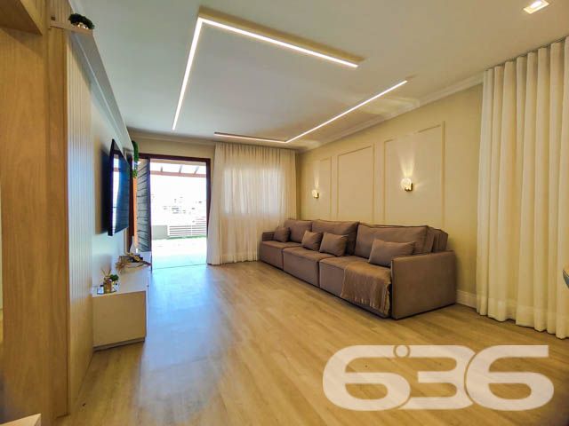 Descubra o prazer de viver em um espaço onde luxo e conforto se encontram perfeitamente integrados em um design moderno e sofisticado. Situada em Balneário Barra do Sul - SC, esta residência térrea padrão não apenas impressiona, mas também convida a um estilo de vida excepcionalmente tranquilo e repleto de conveniências.

Elegância e Conforto que Impressionam

Ao entrar nesta magnífica residência de 308 m², você será saudado por um ambiente amplo e bem iluminado, onde a sala de estar e jantar se apresentam com um layout aberto, propiciando um espaço perfeito para receber amigos e familiares. A cozinha gourmet, com móveis planejados e uma ilha central, é um verdadeiro convite para momentos de culinária e convívio.

Detalhes que Encantam

A casa está completamente mobiliada com móveis de alta qualidade e embutidos, incluindo uma suíte com closet e um home office equipado para garantir todo o conforto necessário para trabalhar em casa. A suíte principal oferece uma atmosfera de tranquilidade e luxo, com uma decoração que mescla tons suaves e iluminação planejada para criar um ambiente acolhedor.

Lazer e Exclusividade

Externamente, a residência se destaca com uma área de lazer invejável, apresentando uma piscina de borda infinita e um pergolado que proporciona uma vista deslumbrante dos fundos que dão para o rio, onde se encontra um píer privativo para atracação de embarcações. A área de festas gourmet, completa com churrasqueira, é ideal para desfrutar de momentos memoráveis ao ar livre.

Segurança e Localização

Situada em uma rua pavimentada no centro de Balneário Barra do Sul, a segurança é priorizada com sistemas de alarme e vigilância eletrônica. A proximidade do mar, escolas, hospitais e serviços essenciais faz desta localização a escolha perfeita para quem busca praticidade e qualidade de vida.

Esta residência é uma obra-prima que combina luxo, design sofisticado e uma localização privilegiada para oferecer um estilo de vida incomparável. Perfeita para quem busca exclusividade e privacidade, ela está pronta para receber você e sua família. Não perca a oportunidade de conhecer o seu novo lar dos sonhos em Balneário Barra do Sul. Entre em contato com a 636 Negócios Imobiliários e agende sua visita hoje mesmo!
 
636 NEGÓCIOS IMOBILIÁRIOS: A SUA MELHOR ESCOLHA
Com mais de 30 anos de experiência, a 636 Negócios Imobiliários é sua parceira ideal para encontrar o imóvel perfeito. Estamos prontos para ajudá-lo a fazer deste imóvel o seu novo lar.
 
Telefone: (47) 3451-0636
WhatsApp: (47) 99190-0636
 
Não perca esta oportunidade única. Visite nosso site para mais informações: i636.com.br