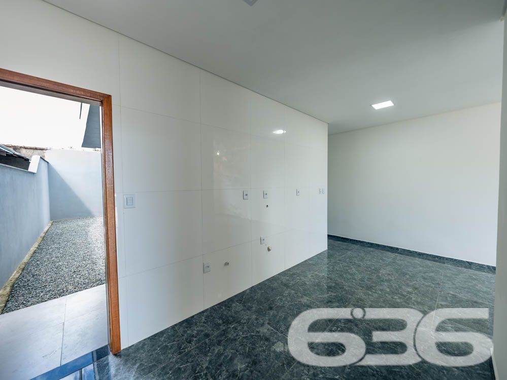 Descubra o lar dos seus sonhos com a 636 Negócios Imobiliários! Apresentamos um imóvel geminado térreo, meticulosamente projetado, localizado no vibrante coração de Balneário Barra do Sul, SC. Este imóvel oferece a combinação perfeita de estilo, conforto e conveniência, ideal para quem busca qualidade de vida e valorização imobiliária.
Características do Imóvel:
Quartos: 2 dormitórios amplos, garantindo privacidade e espaço.
Banheiro: 1 banheiro social com acabamentos modernos.
Cozinha: Conceito aberto com design moderno, ideal para quem gosta de integrar ambientes ao cozinhar.
Sala de Estar: Espaçosa, com excelente iluminação natural, ideal para momentos de relaxamento e convívio.
Garagem: Coberta, proporcionando segurança e conveniência.
Localização Privilegiada: Situado no Centro de Balneário Barra do Sul, você estará próximo a escolas, mercados e ampla variedade de comércios e serviços. Tudo o que você precisa ao seu alcance!
Segurança: Imóvel completamente murado, garantindo privacidade e segurança.
Este geminado não apenas atende às suas necessidades diárias, mas excede expectativas com um terreno em nível elevado em relação à rua, garantindo um destaque natural e uma visão privilegiada da região.
Invista no seu futuro com a 636 Negócios Imobiliários. Venha conhecer seu novo lar em Balneário Barra do Sul, um ambiente acolhedor e pronto para criar memórias duradouras. Agende sua visita hoje mesmo e surpreenda-se!
636 NEGÓCIOS IMOBILIÁRIOS: A SUA MELHOR ESCOLHA
Com mais de 30 anos de experiência, a 636 Negócios Imobiliários é sua parceira ideal para encontrar o imóvel perfeito. Estamos prontos para ajudá-lo a fazer deste imóvel o seu novo lar.
Telefone: (47) 3451-0636
WhatsApp: (47) 99190-0636
Não perca esta oportunidade única. Visite nosso site para mais informações: i636.com.br