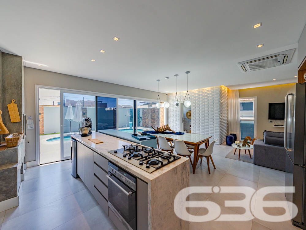 Sinta-se em casa em um imóvel de luxo à beira-mar em Balneário Barra do Sul, SC!

Imagine acordar todos os dias com uma vista espetacular do oceano e o som das ondas como trilha sonora. Este sobrado é o equilíbrio perfeito entre sofisticação, conforto e funcionalidade. Com 260m² de área construída e situado em um terreno de 300m², essa residência se destaca não apenas pela localização privilegiada, mas também pelos detalhes de acabamento e pelas comodidades que oferece.

Destaques do imóvel:

3 suítes, 1 suíte master cuidadosamente planejada, garantindo privacidade e conforto para toda a família.
Área social ampla, com sala de estar integrada à área de festas e cozinha gourmet, equipada com churrasqueira automática e móveis planejados de alto padrão.
Banheiros modernos e elegantes.
Piscina privativa com jardim, perfeita para momentos de lazer com amigos e familiares.
Home office e espaços internos bem distribuídos, incluindo sala, copa e cozinha conjugada, ideais para um dia a dia prático e funcional.
Infraestrutura completa, com persianas eletrônicas, sistema de alarme, interfone, grades e cerca elétrica, garantindo segurança e tranquilidade.

Conforto em cada detalhe:

A casa é 100% mobiliada, com móveis embutidos de alta qualidade, unindo elegância e praticidade. O design moderno é complementado por uma varanda com uma vista deslumbrante, permitindo momentos relaxantes com a brisa do litoral.

Situada em uma rua tranquila no Centro de Balneário Barra do Sul, o imóvel está próximo a serviços essenciais e vias de fácil acesso, ideal para quem valoriza praticidade sem abrir mão de qualidade de vida.

Esta é a oportunidade de viver com exclusividade, estilo e conforto em uma das áreas mais valorizadas do litoral catarinense.

Agende já a sua visita e descubra o que é morar bem!
Entre em contato com a 636 Negócios Imobiliários e realize o sonho de viver em uma residência que é a definição de perfeição.
 
636 NEGÓCIOS IMOBILIÁRIOS: A SUA MELHOR ESCOLHA
Com mais de 30 anos de experiência, a 636 Negócios Imobiliários é sua parceira ideal para encontrar o imóvel perfeito. Estamos prontos para ajudá-lo a fazer deste imóvel o seu novo lar.
 
Telefone: (47) 3451-0636
WhatsApp: (47) 99190-0636
 
Não perca esta oportunidade única. Visite nosso site para mais informações: i636.com.br