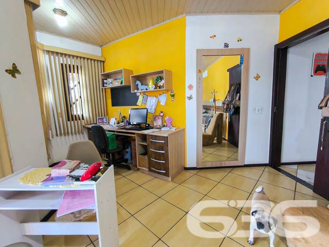 Ótima oportunidade para você que busca um imóvel completo e com excelente localização! Localizado no coração de Pirabeiraba, Joinville/SC, este sobrado único reúne tudo o que você precisa: conforto, espaço e um grande potencial para morar e investir.

Detalhes do Imóvel:
3 dormitórios, 1 suíte ampla e confortável.
5 banheiros, garantindo privacidade e praticidade.
Sala de estar e jantar integradas, trazendo charme e funcionalidade ao ambiente.
Cozinha espaçosa com móveis planejados, ideal para reunir a família e preparar refeições inesquecíveis.
Área de festas com churrasqueira, perfeita para momentos de lazer e confraternização.
Piscina privativa, proporcionando diversão e conforto nos dias quentes.
2 sacadas com vistas incríveis e espaço para relaxar.
Garagem para até 8 veículos, além de portão eletrônico para maior segurança.
Diferenciais que encantam:

Localização Estratégica:

Próximo a vias de acesso, transporte público, escolas, hospitais e comércios essenciais.
Rua pavimentada e segura, em um bairro tranquilo e valorizado de Joinville.
Oportunidade Imperdível:
Se você procura um imóvel completo, que une o conforto de uma casa espaçosa com a oportunidade de rendimento extra, este é o lugar ideal para você. Com acabamento impecável e todos os espaços pensados para o bem-estar da sua família, este sobrado é uma joia rara no mercado.

Agende agora mesmo uma visita e venha se encantar com o seu novo lar! Não perca a chance de investir em um imóvel que oferece qualidade de vida e segurança no melhor bairro de Joinville!

Para mais informações, entre em contato conosco. 636 Negócios Imobiliários: transformando sonhos em realidade há mais de 30 anos!
 
636 NEGÓCIOS IMOBILIÁRIOS: A SUA MELHOR ESCOLHA
Com mais de 30 anos de experiência, a 636 Negócios Imobiliários é sua parceira ideal para encontrar o imóvel perfeito. Estamos prontos para ajudá-lo a fazer deste imóvel o seu novo lar.
 
Telefone: (47) 3451-0636
WhatsApp: (47) 99190-0636
 
Não perca esta oportunidade única. Visite nosso site para mais informações: i636.com.br