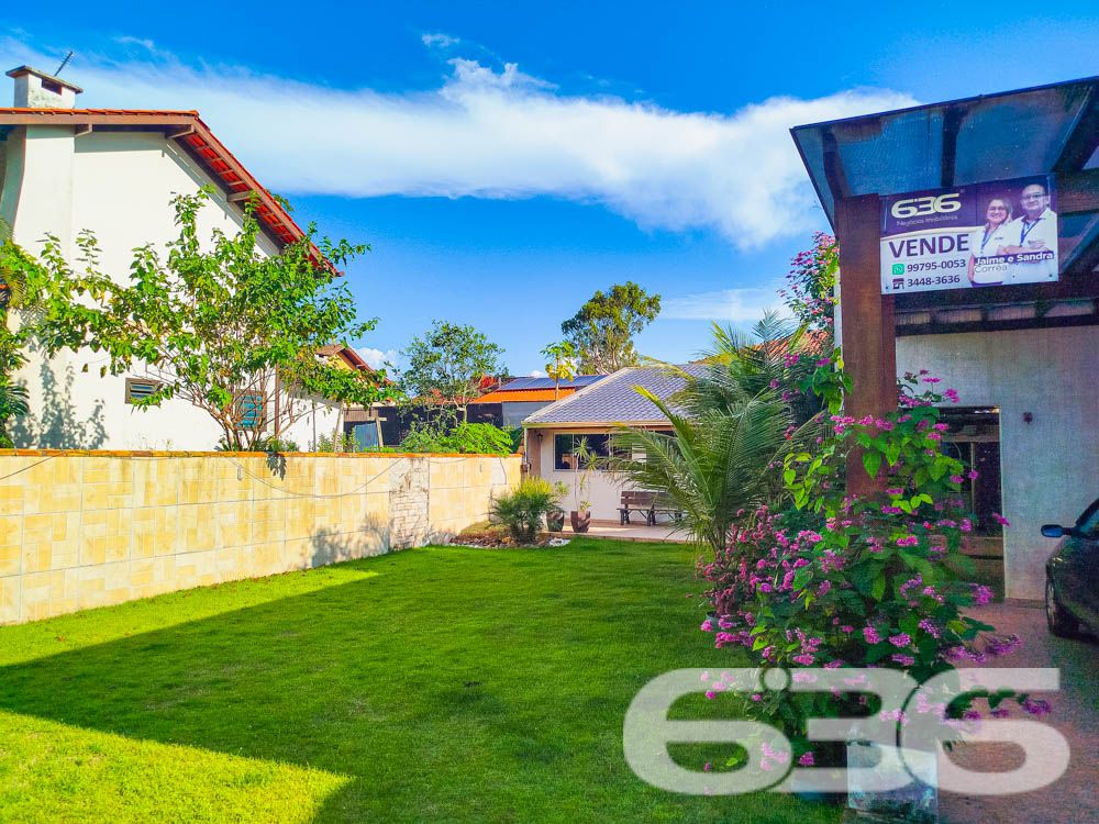 Descubra Seu Novo Lar no Paraíso de São Francisco do Sul!
Imagine viver a poucos passos da praia em um imóvel que combina conforto, beleza natural e localização estratégica. Esta casa térrea, localizada no bairro Ubatuba, é um verdadeiro convite à qualidade de vida. Construída em 2010, ela oferece 75m² de área privativa em um terreno espaçoso de 312,50m², com design funcional e detalhes que encantam.
Destaques do Imóvel:
Conforto Interno:
A residência possui uma sala de estar e jantar integradas, perfeitas para reunir a família e amigos em um ambiente acolhedor. A cozinha planejada é moderna e prática, com excelente aproveitamento de espaço e luz natural. O imóvel conta com um dormitório aconchegante, uma suíte espaçosa e dois banheiros bem distribuídos.
Lazer e Bem-Estar:
No exterior, você encontrará um espaço verde impecável, com palmeiras e flores que embelezam o jardim. A área de festas com churrasqueira é o lugar ideal para seus momentos de descontração. Relaxe em uma rede enquanto aproveita a brisa do mar e a tranquilidade que este imóvel proporciona.
Estrutura Completa:
A casa oferece uma garagem coberta e espaço para até dois carros descobertos. Tudo isso em uma propriedade completamente murada, garantindo segurança e privacidade para você e sua família.
Localização Perfeita:
Situada em uma rua pavimentada, a casa está a poucos metros da praia e conta com fácil acesso às principais vias da região. Você também estará próximo a serviços essenciais, comércios locais e transporte público, tornando o dia a dia ainda mais prático.
Se você busca um lar que combine praticidade, lazer e proximidade com a natureza, este é o lugar certo! Entre em contato com a 636 Negócios Imobiliários e agende sua visita.
Venha conhecer e se apaixonar pelo seu próximo endereço: um espaço onde cada detalhe foi pensado para você viver bem!
636 NEGÓCIOS IMOBILIÁRIOS: A SUA MELHOR ESCOLHA
Com mais de 30 anos de experiência, a 636 Negócios Imobiliários é sua parceira ideal para encontrar o imóvel perfeito. Estamos prontos para ajudá-lo a fazer deste imóvel o seu novo lar.
Telefone: (47) 3451-0636
WhatsApp: (47) 99190-0636
Não perca esta oportunidade única. Visite nosso site para mais informações: i636.com.br