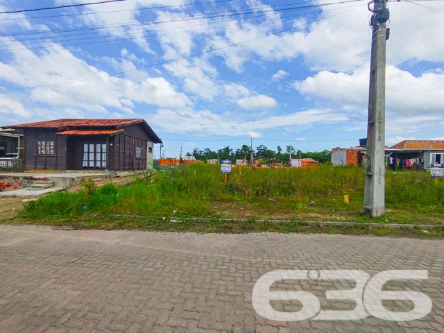 Descubra o potencial de um novo começo em Araquari, SC, com este excelente terreno disponível para construir a casa dos seus sonhos ou realizar um investimento seguro e valorizado. Analisa veículo até R$70.000,00 como parte do pagamento.
Oportunidade Única na 636 Negócios Imobiliários!
Localização e Acesso: Localizado em uma rua pavimentada que garante fácil acesso e praticidade, este terreno em Araquari, proporciona uma conexão perfeita entre a tranquilidade e a conveniência urbana. Com a proximidade de comércios, serviços e escolas, é o lugar ideal para quem busca qualidade de vida sem abrir mão da comodidade.
Potencial de Valorização: Investir em Araquari é ter a certeza de um retorno seguro. A região vem se destacando por seu rápido desenvolvimento e valorização imobiliária, o que torna este terreno uma excelente escolha para investidores e construtores que visam alto potencial de valorização a curto e longo prazo.
Viva o seu Sonho: Imagine construir sua casa personalizada, projetada exatamente como você sempre sonhou, neste cenário encantador. O terreno está pronto para receber sua visão criativa, proporcionando o ambiente perfeito para você e sua família criarem raízes.
Escolha 636 Negócios Imobiliários: Com mais de 30 anos de experiência no mercado imobiliário, a 636 Negócios Imobiliários é reconhecida por sua perfeição técnico-jurídica em mediação de negócios e um compromisso sólido com a satisfação do cliente. Nossa equipe de especialistas está pronta para ajudá-lo a fazer a escolha certa, com suporte completo em cada passo do caminho.
Não perca esta chance de possuir um pedaço de Araquari, uma comunidade em crescimento e cheia de oportunidades. Entre em contato hoje mesmo e descubra mais sobre como este terreno pode ser o ponto de partida para o seu próximo grande projeto!
636 NEGÓCIOS IMOBILIÁRIOS: A SUA MELHOR ESCOLHA
Com mais de 30 anos de experiência, a 636 Negócios Imobiliários é sua parceira ideal para encontrar o imóvel perfeito. Estamos prontos para ajudá-lo a fazer deste imóvel o seu novo lar.
Telefone: (47) 3451-0636
WhatsApp: (47) 99190-0636
Não perca esta oportunidade única. Visite nosso site para mais informações: i636.com.br