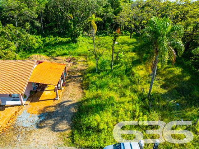 Descubra o cenário perfeito para construir a casa dos seus sonhos com este magnífico terreno à venda em Balneário Barra do Sul, SC. Com uma localização privilegiada no bairro Costeira, este terreno oferece uma combinação irresistível de tranquilidade, beleza natural e proximidade com comodidades urbanas, tornando-o ideal tanto para residências quanto para investimentos.

Características do Terreno:

Área Total: 575,00 m²
Situado em Balneário Barra do Sul, uma área em crescente valorização
Acesso rápido a regiões de lazer e serviços, fortalecendo a qualidade de vida diária
Oportunidade Única: Este terreno é uma tela em branco esperando suas ideias criativas. Com espaço amplo e bem dimensionado, oferece flexibilidade para diferentes tipos de projetos, desde uma aconchegante casa de veraneio até um audacioso projeto arquitetônico moderno. 

Viva ou Invista em um Lugar de Paz e Beleza: Balneário Barra do Sul é conhecido por suas belas paisagens naturais e tranquilidade, perfeito para quem busca escapar da rotina agitada das grandes cidades. O terreno é cercado por uma vegetação exuberante, oferecendo privacidade e um ambiente sereno, ideal para relaxar e desfrutar da natureza ao seu redor.

Imagens do Terreno: As fotos destacam a área verde que circunda o terreno, mostrando a rica vegetação e o espaço claro pronto para construção. A visão aérea permite apreciar a disposição do terreno e o potencial de desenvolvimento, garantindo uma melhor perspectiva para planejamento.

Com mais de 30 anos de experiência no mercado imobiliário, a 636 Negócios Imobiliários é reconhecida por sua excelência técnico-jurídica na mediação de negócios, assegurando transações seguras e eficientes. Investir neste terreno é garantir não apenas uma propriedade, mas um futuro de possibilidades.

Agende uma visita e veja de perto todas as potencialidades deste terreno em Balneário Barra do Sul. Faça parte da comunidade que valoriza paz, natureza e inovação. Estamos prontos para ajudá-lo a realizar seu sonho com a garantia e a segurança que só a 636 Negócios Imobiliários pode oferecer.
 
636 NEGÓCIOS IMOBILIÁRIOS: A SUA MELHOR ESCOLHA
Com mais de 30 anos de experiência, a 636 Negócios Imobiliários é sua parceira ideal para encontrar o imóvel perfeito. Estamos prontos para ajudá-lo a fazer deste imóvel o seu novo lar.
 
Telefone: (47) 3451-0636
WhatsApp: (47) 99190-0636
 
Não perca esta oportunidade única. Visite nosso site para mais informações: i636.com.br