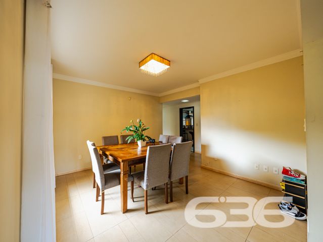 Descubra a beleza de morar bem com espaço, conforto e qualidade de vida em um dos bairros mais valorizados de Joinville, o Costa e Silva. Esta deslumbrante residência de 347,66m², localizada em um terreno plano de 366,66m², é um verdadeiro lar dos sonhos para quem valoriza tranquilidade, segurança e um ambiente familiar excepcional.

O imóvel é um sobrado com acabamentos de alta qualidade e um design que combina elegância e funcionalidade. Ao adentrar, somos recebidos por um espaçoso hall que nos conduz a diferentes ambientes planejados para aconchegar e entreter. O piso térreo inclui uma sala de estar ampla com uma lareira charmosa, ideal para os momentos de relaxamento em família. A cozinha, moderna e prática, conta com móveis planejados e é integrada a uma convidativa área de festas que se abre para o jardim externo, onde uma piscina cristalina promete ser o centro das atenções durante os meses de verão.

Subindo as escadas, que são uma verdadeira peça de arte em madeira, encontramos a área íntima que oferece total privacidade. Os dormitórios são espaçosos e bem iluminados, destacando-se a suíte com hidromassagem, perfeita para os momentos de descanso e privacidade. Cada quarto possui armários embutidos e condicionadores de ar, garantindo conforto em todas as estações do ano.

Além disso, a casa é protegida por um sistema de segurança eficaz, incluindo alarme, interfone, grades e portão eletrônico, proporcionando paz e segurança para você e sua família. A propriedade também conta com garagem coberta e descoberta para até quatro veículos.

Localizada em uma rua pavimentada e com uma orientação solar privilegiada para o norte, esta residência está próxima a importantes vias de acesso, shopping centers, escolas, hospitais e outros serviços públicos essenciais, o que a torna um local perfeito para quem busca comodidade e qualidade de vida.

Seja para criar memórias duradouras com sua família ou para desfrutar de um ambiente tranquilo e seguro, esta casa no bairro Costa e Silva é uma escolha perfeita. 636 Negócios Imobiliários tem o prazer de apresentar esta oportunidade única de moradia em Joinville. Venha conhecer seu novo lar dos sonhos com a gente!
 
636 NEGÓCIOS IMOBILIÁRIOS: A SUA MELHOR ESCOLHA
Com mais de 30 anos de experiência, a 636 Negócios Imobiliários é sua parceira ideal para encontrar o imóvel perfeito. Estamos prontos para ajudá-lo a fazer deste imóvel o seu novo lar.
 
Telefone: (47) 3451-0636
WhatsApp: (47) 99190-0636
 
Não perca esta oportunidade única. Visite nosso site para mais informações: i636.com.br