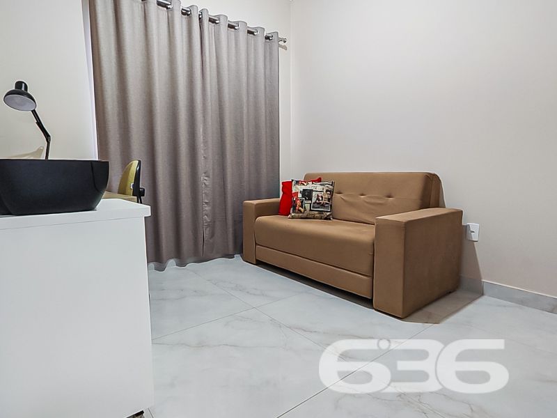 Alto padrão, conforto e estilo a poucos metros do mar em São Francisco do Sul/SC

Se você está em busca de um lar que combine sofisticação, funcionalidade e aconchego, essa é a oportunidade ideal! Apresentamos este impecável sobrado, localizado em um dos bairros mais procurados de São Francisco do Sul: Ubatuba. Uma residência pronta para receber sua família com todo o conforto que ela merece.

A localização é privilegiada: rua pavimentada, próxima a vias de acesso e serviços essenciais, e com infraestrutura completa.

O interior impressiona: são 3 dormitórios, incluindo uma suíte ampla e arejada, além de 3 banheiros, lavabo, despensa e área de serviço. A sala com pé-direito duplo e o projeto de escada valorizam o design moderno. A cozinha gourmet, integrada à sala de jantar e à área de convivência, é perfeita para receber amigos e familiares, equipada com móveis planejados de alta qualidade, eletros embutidos e acabamentos impecáveis.

Para os momentos de lazer, a área externa conta com churrasqueira, varanda com redes e uma bela piscina — um verdadeiro refúgio dentro de casa. O imóvel ainda dispõe de fogão a lenha, portão eletrônico, garagem coberta e descoberta para até 4 veículos, além de estar todo murado e com sistema de climatização instalado (ficam os aparelhos de ar-condicionado).

Imóvel semi mobiliado, com móveis embutidos e excelente aproveitamento dos espaços. Conexão de internet via fibra óptica já instalada.

Uma residência que traduz conforto e bom gosto, pronta para morar e viver bons momentos!
 
636 NEGÓCIOS IMOBILIÁRIOS: A SUA MELHOR ESCOLHA
Com mais de 30 anos de experiência, a 636 Negócios Imobiliários é sua parceira ideal para encontrar o imóvel perfeito. Estamos prontos para ajudá-lo a fazer deste imóvel o seu novo lar.
 
Telefone: (47) 3451-0636
WhatsApp: (47) 99190-0636
 
Não perca esta oportunidade única. Visite nosso site para mais informações: i636.com.br