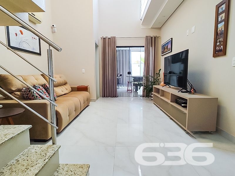 Alto padrão, conforto e estilo a poucos metros do mar em São Francisco do Sul/SC

Se você está em busca de um lar que combine sofisticação, funcionalidade e aconchego, essa é a oportunidade ideal! Apresentamos este impecável sobrado, localizado em um dos bairros mais procurados de São Francisco do Sul: Ubatuba. Uma residência pronta para receber sua família com todo o conforto que ela merece.

A localização é privilegiada: rua pavimentada, próxima a vias de acesso e serviços essenciais, e com infraestrutura completa.

O interior impressiona: são 3 dormitórios, incluindo uma suíte ampla e arejada, além de 3 banheiros, lavabo, despensa e área de serviço. A sala com pé-direito duplo e o projeto de escada valorizam o design moderno. A cozinha gourmet, integrada à sala de jantar e à área de convivência, é perfeita para receber amigos e familiares, equipada com móveis planejados de alta qualidade, eletros embutidos e acabamentos impecáveis.

Para os momentos de lazer, a área externa conta com churrasqueira, varanda com redes e uma bela piscina — um verdadeiro refúgio dentro de casa. O imóvel ainda dispõe de fogão a lenha, portão eletrônico, garagem coberta e descoberta para até 4 veículos, além de estar todo murado e com sistema de climatização instalado (ficam os aparelhos de ar-condicionado).

Imóvel semi mobiliado, com móveis embutidos e excelente aproveitamento dos espaços. Conexão de internet via fibra óptica já instalada.

Uma residência que traduz conforto e bom gosto, pronta para morar e viver bons momentos!
 
636 NEGÓCIOS IMOBILIÁRIOS: A SUA MELHOR ESCOLHA
Com mais de 30 anos de experiência, a 636 Negócios Imobiliários é sua parceira ideal para encontrar o imóvel perfeito. Estamos prontos para ajudá-lo a fazer deste imóvel o seu novo lar.
 
Telefone: (47) 3451-0636
WhatsApp: (47) 99190-0636
 
Não perca esta oportunidade única. Visite nosso site para mais informações: i636.com.br
