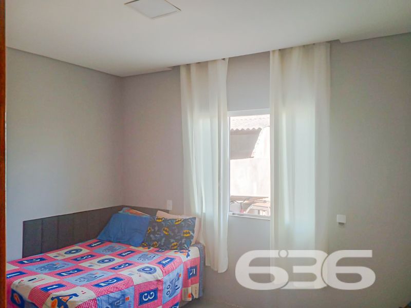 Oportunidade Única no Centro de Balneário Barra do Sul/SC — Residência Nova, Térrea, com Excelente Padrão de Acabamento!

Apresentamos esta belíssima residência térrea, projetada para oferecer conforto, funcionalidade e qualidade de vida para você e sua família. Localizada no Centro de Balneário Barra do Sul/SC, em região tranquila, próxima a pontos estratégicos como a Delegacia Civil, Pronto Atendimento 24h, mercado e agropecuária, o imóvel alia praticidade ao bem-estar.

Construída sobre um terreno de 360,00m², esta casa entrega 100,00m² de área construída. A propriedade é totalmente murada, proporcionando privacidade e segurança para a sua família.

Destaques do imóvel:
* 1 suíte confortável, ideal para seu descanso e privacidade;
* 1 dormitório adicional, perfeito para filhos, hóspedes ou até mesmo um home office;
* 1 banheiro social com excelente acabamento, box em vidro e nicho embutido;
* Sala de estar e sala de jantar integradas, em ambiente amplo e iluminado, pensadas para proporcionar momentos de convivência inesquecíveis;
* Cozinha moderna, com armários planejados e espaço funcional para o dia a dia;
* Edícula com espaço para lazer e reuniões familiares;
* Varanda charmosa, equipada com redes para relaxar e aproveitar o clima da região;
* Garagem coberta, garantindo proteção para o seu veículo;
* Aceita animais de estimação.

Este imóvel foi cuidadosamente pensado para quem busca qualidade, segurança e uma excelente relação custo-benefício. A casa é nova, com todos os detalhes finalizados, pronta para morar, sem preocupações com reformas ou ajustes.

Se você deseja viver com tranquilidade, em uma residência moderna, bem localizada e com ótimo padrão de construção, essa é a sua oportunidade!

Entre em contato com a equipe da 636 Negócios Imobiliários e agende a sua visita.
Temos mais de 30 anos de história e excelência na mediação de negócios imobiliários. Nosso compromisso é conectar pessoas aos seus sonhos com segurança, seriedade e dedicação.
 
636 NEGÓCIOS IMOBILIÁRIOS: A SUA MELHOR ESCOLHA
Com mais de 30 anos de experiência, a 636 Negócios Imobiliários é sua parceira ideal para encontrar o imóvel perfeito. Estamos prontos para ajudá-lo a fazer deste imóvel o seu novo lar.
 
Telefone: (47) 3451-0636
WhatsApp: (47) 99190-0636
 
Não perca esta oportunidade única. Visite nosso site para mais informações: i636.com.br