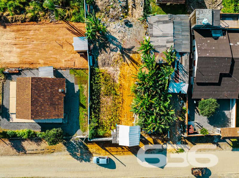 Oportunidade em Balneário Barra do Sul/SC – Terreno amplo no bairro Costeira!
Você que busca um espaço para construir com liberdade, em uma região tranquila e de fácil acesso em Balneário Barra do Sul, vai se interessar por esta excelente oportunidade!
O terreno conta com estrutura de portão de acesso e muros parcialmente edificados, o que já representa um diferencial e economia inicial em futuras obras. As imagens evidenciam um espaço bem demarcado, com vegetação nativa e solo firme, ideal para quem deseja construir sua residência, casa de veraneio ou até mesmo investir em uma área com potencial de valorização.
A região da Costeira é conhecida por seu clima residencial, cercada por áreas verdes e natureza abundante. Um convite para quem valoriza tranquilidade, segurança e qualidade de vida.
636 Negócios Imobiliários, com mais de 30 anos de experiência no mercado e reconhecida por sua excelência técnico-jurídica, tem o compromisso de garantir uma negociação segura, transparente e com total suporte do início ao fim do processo.
Não perca essa chance! Fale com um de nossos corretores e agende sua visita.
636 NEGÓCIOS IMOBILIÁRIOS: A SUA MELHOR ESCOLHA
Com mais de 30 anos de experiência, a 636 Negócios Imobiliários é sua parceira ideal para encontrar o imóvel perfeito. Estamos prontos para ajudá-lo a fazer deste imóvel o seu novo lar.
Telefone: (47) 3451-0636
WhatsApp: (47) 99190-0636
Não perca esta oportunidade única. Visite nosso site para mais informações: i636.com.br