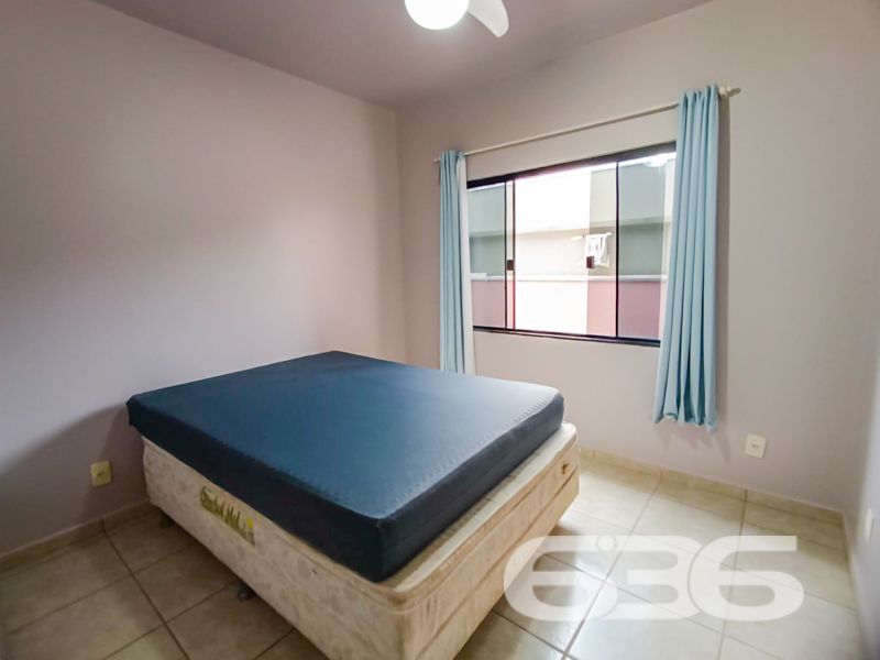 Espaço, conforto e localização privilegiada em São Francisco do Sul – a apenas 300 metros do mar!
Apresentamos este excelente sobrado residencial no bairro Ubatuba, ideal para quem busca viver com tranquilidade, amplo espaço e praticidade. Com 312,50m² de área, este imóvel é perfeito para famílias grandes ou para quem deseja receber amigos e familiares com muito conforto.
A residência conta com 4 dormitórios, sendo 3 suítes, totalizando 6 banheiros, o que garante privacidade e funcionalidade. Todos os ambientes são bem arejados, com excelente iluminação natural, ventiladores de teto e janelas amplas. A área íntima é composta por dormitórios espaçosos, alguns com armários planejados e sacada.
Na área social, o imóvel surpreende com uma sala de estar ampla, perfeita para momentos em família, além de uma cozinha funcional integrada à área de festas com churrasqueira, ideal para confraternizações. A área externa conta ainda com piscina, jardim, garagem para até 4 veículos (1 descoberta e 3 cobertas) e espaço pet-friendly.
Destaque também para a localização privilegiada, a apenas 300 metros do mar, proporcionando qualidade de vida, fácil acesso ao comércio local, tranquilidade e valorização patrimonial.
Se você busca uma casa ampla, estruturada e pronta para morar ou investir em uma das regiões mais procuradas de São Francisco do Sul, esta é a oportunidade ideal.
Agende agora mesmo sua visita com a equipe da 636 Negócios Imobiliários — mais de 30 anos de tradição, seriedade e excelência na mediação de imóveis.
636 NEGÓCIOS IMOBILIÁRIOS: A SUA MELHOR ESCOLHA
Com mais de 30 anos de experiência, a 636 Negócios Imobiliários é sua parceira ideal para encontrar o imóvel perfeito. Estamos prontos para ajudá-lo a fazer deste imóvel o seu novo lar.
Telefone: (47) 3451-0636
WhatsApp: (47) 99190-0636
Não perca esta oportunidade única. Visite nosso site para mais informações: i636.com.br