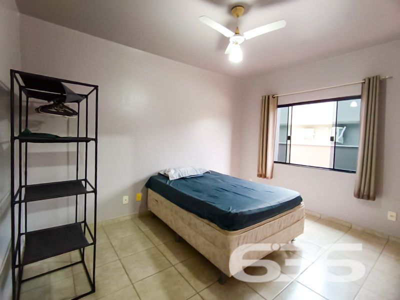 Espaço, conforto e localização privilegiada em São Francisco do Sul – a apenas 300 metros do mar!
Apresentamos este excelente sobrado residencial no bairro Ubatuba, ideal para quem busca viver com tranquilidade, amplo espaço e praticidade. Com 312,50m² de área, este imóvel é perfeito para famílias grandes ou para quem deseja receber amigos e familiares com muito conforto.
A residência conta com 4 dormitórios, sendo 3 suítes, totalizando 6 banheiros, o que garante privacidade e funcionalidade. Todos os ambientes são bem arejados, com excelente iluminação natural, ventiladores de teto e janelas amplas. A área íntima é composta por dormitórios espaçosos, alguns com armários planejados e sacada.
Na área social, o imóvel surpreende com uma sala de estar ampla, perfeita para momentos em família, além de uma cozinha funcional integrada à área de festas com churrasqueira, ideal para confraternizações. A área externa conta ainda com piscina, jardim, garagem para até 4 veículos (1 descoberta e 3 cobertas) e espaço pet-friendly.
Destaque também para a localização privilegiada, a apenas 300 metros do mar, proporcionando qualidade de vida, fácil acesso ao comércio local, tranquilidade e valorização patrimonial.
Se você busca uma casa ampla, estruturada e pronta para morar ou investir em uma das regiões mais procuradas de São Francisco do Sul, esta é a oportunidade ideal.
Agende agora mesmo sua visita com a equipe da 636 Negócios Imobiliários — mais de 30 anos de tradição, seriedade e excelência na mediação de imóveis.
636 NEGÓCIOS IMOBILIÁRIOS: A SUA MELHOR ESCOLHA
Com mais de 30 anos de experiência, a 636 Negócios Imobiliários é sua parceira ideal para encontrar o imóvel perfeito. Estamos prontos para ajudá-lo a fazer deste imóvel o seu novo lar.
Telefone: (47) 3451-0636
WhatsApp: (47) 99190-0636
Não perca esta oportunidade única. Visite nosso site para mais informações: i636.com.br