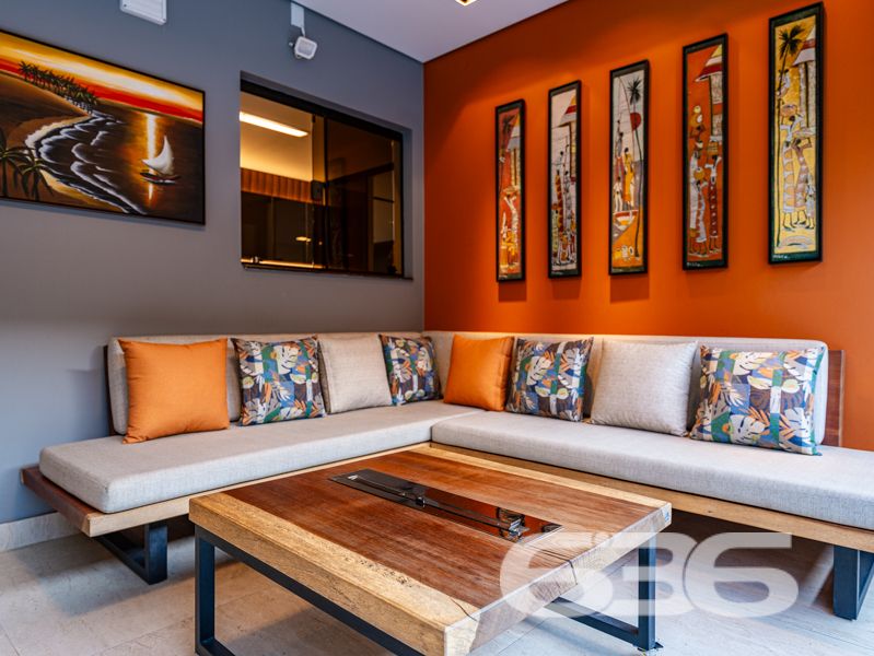 Exclusiva residência alto padrão no Saguaçu – requinte, conforto e sofisticação em cada detalhe!
Para quem valoriza qualidade de vida, espaço e uma arquitetura imponente, esta residência no coração do Saguaçu é a escolha perfeita. Com 336,43m² de área, em terreno plano de 400m², este sobrado oferece uma combinação ideal entre design funcional e ambientes encantadores.
São 2 dormitórios, 1 suíte, 1 suíte master, 1 suíte com closet, banheira de hidromassagem e varanda com rede. A casa conta ainda com home office, sala de jogos, lareira, 2 salas de estar, sala íntima, cozinha com móveis planejados, despensa, 2 lavabos e área de festas.
Além disso, o imóvel oferece segurança e conectividade: sistema de alarme, vigilância eletrônica, portão eletrônico, interfone e internet via fibra. A garagem comporta até 4 veículos, sendo 2 cobertos.
Localização estratégica, próximo a escolas, hospitais, supermercados, transporte público e serviços essenciais.
Este é mais que um imóvel — é um lar completo, onde cada detalhe reflete cuidado, bom gosto e solidez.
Entre em contato agora mesmo com a equipe da 636 Negócios Imobiliários e agende sua visita!
636 NEGÓCIOS IMOBILIÁRIOS: A SUA MELHOR ESCOLHA
Com mais de 30 anos de experiência, a 636 Negócios Imobiliários é sua parceira ideal para encontrar o imóvel perfeito. Estamos prontos para ajudá-lo a fazer deste imóvel o seu novo lar.
Telefone: (47) 3451-0636
WhatsApp: (47) 99190-0636
Não perca esta oportunidade única. Visite nosso site para mais informações: i636.com.br