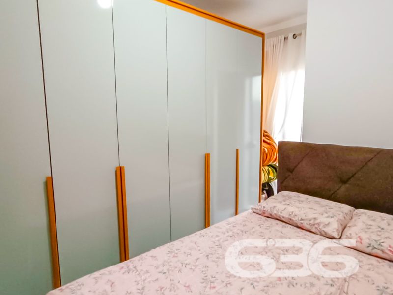 Se você está em busca de um lar moderno, confortável e estrategicamente localizado, prepare-se para conhecer esse sobrado geminado. Situado no encantador bairro Itinga, em Araquari, Santa Catarina, esta residência oferece uma combinação perfeita de tranquilidade e praticidade.
Ao adentrar, você será recebido por uma sala de estar prática que se conecta de maneira fluida à copa e cozinha conjugada, permitindo um espaço perfeito para confraternizações. O imóvel conta ainda com um dormitório e uma suíte, ambos decorados de forma confortável, assegurando o seu bem-estar e privacidade. Destaque especial para os dois banheiros, que oferecem funcionalidade e estilo.
Para os amantes de um bom churrasco, a churrasqueira é ideal para momentos de lazer com a família e amigos. Além disso, a casa é vendida 100% mobiliada em regime de porteira fechada.
No exterior, o imóvel é cercado por um robusto muro e possui um portão eletrônico oferecido para maior segurança, enquanto a garagem descoberta está pronta para acomodar seu veículo. Áreas de serviço completas, sacada para momentos de relaxamento, e uma ligação com a internet por fibra ótica completam este incrivelmente conveniente pacote.
A localização não poderia ser mais privilegiada. A poucos minutos das principais vias de acesso e próximo a centros comerciais, como shopping centers, o sobrado também está perto de serviços públicos essenciais, escolas, hospitais e transporte público. É urbanidade e tranquilidade, tudo em um só lugar.
Permitem-se animais de estimação, tornando-o perfeito para famílias de todos os tipos e tamanhos. Não perca esta oportunidade única de viver com conforto e praticidade em um dos bairros mais desejados de Araquari. Entre em contato para mais detalhes e agende uma visita. Sua nova casa na Itinga está te esperando!
636 NEGÓCIOS IMOBILIÁRIOS: A SUA MELHOR ESCOLHA
Com mais de 30 anos de experiência, a 636 Negócios Imobiliários é sua parceira ideal para encontrar o imóvel perfeito. Estamos prontos para ajudá-lo a fazer deste imóvel o seu novo lar.
Telefone: (47) 3451-0636
WhatsApp: (47) 99190-0636
Não perca esta oportunidade única. Visite nosso site para mais informações: i636.com.br