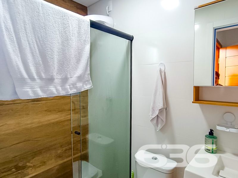 Se você está em busca de um lar moderno, confortável e estrategicamente localizado, prepare-se para conhecer esse sobrado geminado. Situado no encantador bairro Itinga, em Araquari, Santa Catarina, esta residência oferece uma combinação perfeita de tranquilidade e praticidade.
Ao adentrar, você será recebido por uma sala de estar prática que se conecta de maneira fluida à copa e cozinha conjugada, permitindo um espaço perfeito para confraternizações. O imóvel conta ainda com um dormitório e uma suíte, ambos decorados de forma confortável, assegurando o seu bem-estar e privacidade. Destaque especial para os dois banheiros, que oferecem funcionalidade e estilo.
Para os amantes de um bom churrasco, a churrasqueira é ideal para momentos de lazer com a família e amigos. Além disso, a casa é vendida 100% mobiliada em regime de porteira fechada.
No exterior, o imóvel é cercado por um robusto muro e possui um portão eletrônico oferecido para maior segurança, enquanto a garagem descoberta está pronta para acomodar seu veículo. Áreas de serviço completas, sacada para momentos de relaxamento, e uma ligação com a internet por fibra ótica completam este incrivelmente conveniente pacote.
A localização não poderia ser mais privilegiada. A poucos minutos das principais vias de acesso e próximo a centros comerciais, como shopping centers, o sobrado também está perto de serviços públicos essenciais, escolas, hospitais e transporte público. É urbanidade e tranquilidade, tudo em um só lugar.
Permitem-se animais de estimação, tornando-o perfeito para famílias de todos os tipos e tamanhos. Não perca esta oportunidade única de viver com conforto e praticidade em um dos bairros mais desejados de Araquari. Entre em contato para mais detalhes e agende uma visita. Sua nova casa na Itinga está te esperando!
636 NEGÓCIOS IMOBILIÁRIOS: A SUA MELHOR ESCOLHA
Com mais de 30 anos de experiência, a 636 Negócios Imobiliários é sua parceira ideal para encontrar o imóvel perfeito. Estamos prontos para ajudá-lo a fazer deste imóvel o seu novo lar.
Telefone: (47) 3451-0636
WhatsApp: (47) 99190-0636
Não perca esta oportunidade única. Visite nosso site para mais informações: i636.com.br