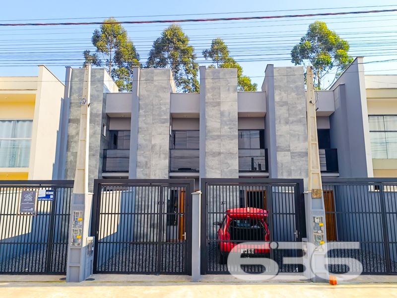 Se você está em busca de um lar moderno, confortável e estrategicamente localizado, prepare-se para conhecer esse sobrado geminado. Situado no encantador bairro Itinga, em Araquari, Santa Catarina, esta residência oferece uma combinação perfeita de tranquilidade e praticidade.
Ao adentrar, você será recebido por uma sala de estar prática que se conecta de maneira fluida à copa e cozinha conjugada, permitindo um espaço perfeito para confraternizações. O imóvel conta ainda com um dormitório e uma suíte, ambos decorados de forma confortável, assegurando o seu bem-estar e privacidade. Destaque especial para os dois banheiros, que oferecem funcionalidade e estilo.
Para os amantes de um bom churrasco, a churrasqueira é ideal para momentos de lazer com a família e amigos. Além disso, a casa é vendida 100% mobiliada em regime de porteira fechada.
No exterior, o imóvel é cercado por um robusto muro e possui um portão eletrônico oferecido para maior segurança, enquanto a garagem descoberta está pronta para acomodar seu veículo. Áreas de serviço completas, sacada para momentos de relaxamento, e uma ligação com a internet por fibra ótica completam este incrivelmente conveniente pacote.
A localização não poderia ser mais privilegiada. A poucos minutos das principais vias de acesso e próximo a centros comerciais, como shopping centers, o sobrado também está perto de serviços públicos essenciais, escolas, hospitais e transporte público. É urbanidade e tranquilidade, tudo em um só lugar.
Permitem-se animais de estimação, tornando-o perfeito para famílias de todos os tipos e tamanhos. Não perca esta oportunidade única de viver com conforto e praticidade em um dos bairros mais desejados de Araquari. Entre em contato para mais detalhes e agende uma visita. Sua nova casa na Itinga está te esperando!
636 NEGÓCIOS IMOBILIÁRIOS: A SUA MELHOR ESCOLHA
Com mais de 30 anos de experiência, a 636 Negócios Imobiliários é sua parceira ideal para encontrar o imóvel perfeito. Estamos prontos para ajudá-lo a fazer deste imóvel o seu novo lar.
Telefone: (47) 3451-0636
WhatsApp: (47) 99190-0636
Não perca esta oportunidade única. Visite nosso site para mais informações: i636.com.br
