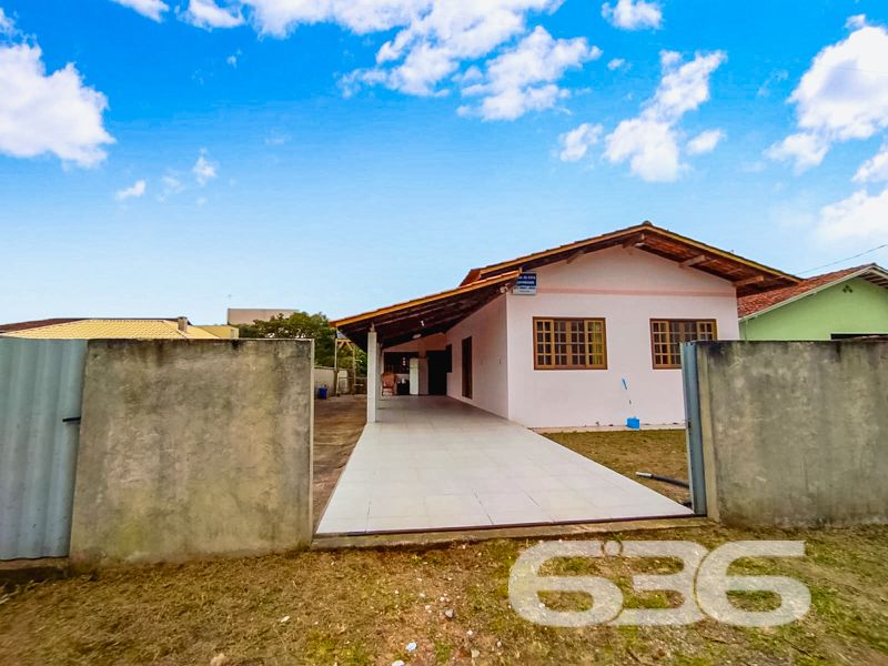 Se você busca um refúgio de tranquilidade e conforto, preparado para oferecer momentos inesquecíveis para toda a família, temos a opção perfeita para você!
Apresentamos esta encantadora residência térrea que combina praticidade e bom gosto em cada canto, localizada no bairro Ervino, em São Francisco do Sul, SC. Esta casa de alvenaria possui 150m² de área, perfeitamente distribuída em um terreno de 490m², garantindo espaço e conforto para seus moradores.
Ao adentrar este imóvel, você será recepcionado por um ambiente acolhedor. A sala de estar é ideal para os momentos de convivência e descanso. A casa conta com dois amplos dormitórios, uma suíte que proporciona a privacidade e o conforto que você merece. Além disso, a residência oferece dois banheiros, garantindo praticidade no dia a dia. A cozinha, em conceito gourmet, foi pensada para atender bem tanto ao dia a dia quanto em ocasiões especiais, possuindo um ótimo espaço para suas refeições e preparos culinários.
A área de festas é um dos grandes destaques do imóvel. Perfeita para reunir amigos e familiares, ela é equipada com churrasqueira, ideal para churrascos nos finais de semana ou celebrações especiais. A casa ainda conta com uma área de serviço prática e funcional, facilitando as tarefas diárias.
Com duas vagas de garagem coberta, você terá total tranquilidade e segurança para estacionar seus veículos. Todo o imóvel é cercado, garantindo privacidade e segurança, e sua arquitetura térrea é ideal tanto para quem tem crianças quanto para quem deseja conforto e acessibilidade.
Além disso, a localização é privilegiada: está a apenas 200 metros da deslumbrante Praia do Ervino. A proximidade com vias de acesso, transporte público, escolas e serviços públicos essenciais torna o dia a dia muito mais prático. O bairro oferece uma excelente infraestrutura, combinando a tranquilidade da vida à beira-mar com a conveniência urbana.
Não perca essa oportunidade única de morar em um lugar que oferece qualidade de vida, conforto e lazer. Entre em contato com a 636 Negócios Imobiliários para agendar sua visita e venha conhecer de perto este verdadeiro paraíso. A sua nova vida começa aqui!
636 NEGÓCIOS IMOBILIÁRIOS: A SUA MELHOR ESCOLHA
Com mais de 30 anos de experiência, a 636 Negócios Imobiliários é sua parceira ideal para encontrar o imóvel perfeito. Estamos prontos para ajudá-lo a fazer deste imóvel o seu novo lar.
Telefone: (47) 3451-0636
WhatsApp: (47) 99190-0636
Não perca esta oportunidade única. Visite nosso site para mais informações: i636.com.br
