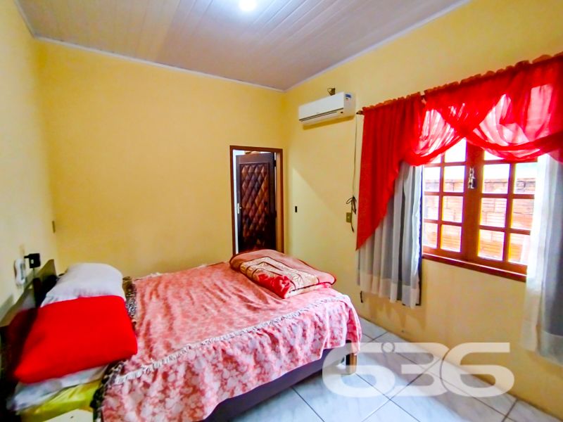 Se você busca um refúgio de tranquilidade e conforto, preparado para oferecer momentos inesquecíveis para toda a família, temos a opção perfeita para você!
Apresentamos esta encantadora residência térrea que combina praticidade e bom gosto em cada canto, localizada no bairro Ervino, em São Francisco do Sul, SC. Esta casa de alvenaria possui 150m² de área, perfeitamente distribuída em um terreno de 490m², garantindo espaço e conforto para seus moradores.
Ao adentrar este imóvel, você será recepcionado por um ambiente acolhedor. A sala de estar é ideal para os momentos de convivência e descanso. A casa conta com dois amplos dormitórios, uma suíte que proporciona a privacidade e o conforto que você merece. Além disso, a residência oferece dois banheiros, garantindo praticidade no dia a dia. A cozinha, em conceito gourmet, foi pensada para atender bem tanto ao dia a dia quanto em ocasiões especiais, possuindo um ótimo espaço para suas refeições e preparos culinários.
A área de festas é um dos grandes destaques do imóvel. Perfeita para reunir amigos e familiares, ela é equipada com churrasqueira, ideal para churrascos nos finais de semana ou celebrações especiais. A casa ainda conta com uma área de serviço prática e funcional, facilitando as tarefas diárias.
Com duas vagas de garagem coberta, você terá total tranquilidade e segurança para estacionar seus veículos. Todo o imóvel é cercado, garantindo privacidade e segurança, e sua arquitetura térrea é ideal tanto para quem tem crianças quanto para quem deseja conforto e acessibilidade.
Além disso, a localização é privilegiada: está a apenas 200 metros da deslumbrante Praia do Ervino. A proximidade com vias de acesso, transporte público, escolas e serviços públicos essenciais torna o dia a dia muito mais prático. O bairro oferece uma excelente infraestrutura, combinando a tranquilidade da vida à beira-mar com a conveniência urbana.
Não perca essa oportunidade única de morar em um lugar que oferece qualidade de vida, conforto e lazer. Entre em contato com a 636 Negócios Imobiliários para agendar sua visita e venha conhecer de perto este verdadeiro paraíso. A sua nova vida começa aqui!
636 NEGÓCIOS IMOBILIÁRIOS: A SUA MELHOR ESCOLHA
Com mais de 30 anos de experiência, a 636 Negócios Imobiliários é sua parceira ideal para encontrar o imóvel perfeito. Estamos prontos para ajudá-lo a fazer deste imóvel o seu novo lar.
Telefone: (47) 3451-0636
WhatsApp: (47) 99190-0636
Não perca esta oportunidade única. Visite nosso site para mais informações: i636.com.br