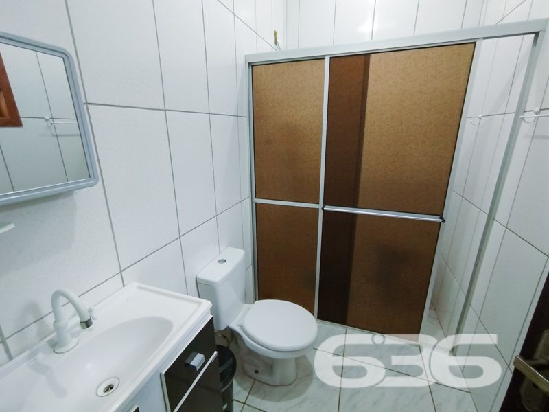 Se você busca um refúgio de tranquilidade e conforto, preparado para oferecer momentos inesquecíveis para toda a família, temos a opção perfeita para você!
Apresentamos esta encantadora residência térrea que combina praticidade e bom gosto em cada canto, localizada no bairro Ervino, em São Francisco do Sul, SC. Esta casa de alvenaria possui 150m² de área, perfeitamente distribuída em um terreno de 490m², garantindo espaço e conforto para seus moradores.
Ao adentrar este imóvel, você será recepcionado por um ambiente acolhedor. A sala de estar é ideal para os momentos de convivência e descanso. A casa conta com dois amplos dormitórios, uma suíte que proporciona a privacidade e o conforto que você merece. Além disso, a residência oferece dois banheiros, garantindo praticidade no dia a dia. A cozinha, em conceito gourmet, foi pensada para atender bem tanto ao dia a dia quanto em ocasiões especiais, possuindo um ótimo espaço para suas refeições e preparos culinários.
A área de festas é um dos grandes destaques do imóvel. Perfeita para reunir amigos e familiares, ela é equipada com churrasqueira, ideal para churrascos nos finais de semana ou celebrações especiais. A casa ainda conta com uma área de serviço prática e funcional, facilitando as tarefas diárias.
Com duas vagas de garagem coberta, você terá total tranquilidade e segurança para estacionar seus veículos. Todo o imóvel é cercado, garantindo privacidade e segurança, e sua arquitetura térrea é ideal tanto para quem tem crianças quanto para quem deseja conforto e acessibilidade.
Além disso, a localização é privilegiada: está a apenas 200 metros da deslumbrante Praia do Ervino. A proximidade com vias de acesso, transporte público, escolas e serviços públicos essenciais torna o dia a dia muito mais prático. O bairro oferece uma excelente infraestrutura, combinando a tranquilidade da vida à beira-mar com a conveniência urbana.
Não perca essa oportunidade única de morar em um lugar que oferece qualidade de vida, conforto e lazer. Entre em contato com a 636 Negócios Imobiliários para agendar sua visita e venha conhecer de perto este verdadeiro paraíso. A sua nova vida começa aqui!
636 NEGÓCIOS IMOBILIÁRIOS: A SUA MELHOR ESCOLHA
Com mais de 30 anos de experiência, a 636 Negócios Imobiliários é sua parceira ideal para encontrar o imóvel perfeito. Estamos prontos para ajudá-lo a fazer deste imóvel o seu novo lar.
Telefone: (47) 3451-0636
WhatsApp: (47) 99190-0636
Não perca esta oportunidade única. Visite nosso site para mais informações: i636.com.br