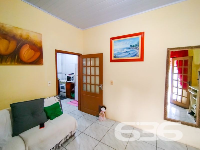 Se você busca um refúgio de tranquilidade e conforto, preparado para oferecer momentos inesquecíveis para toda a família, temos a opção perfeita para você!
Apresentamos esta encantadora residência térrea que combina praticidade e bom gosto em cada canto, localizada no bairro Ervino, em São Francisco do Sul, SC. Esta casa de alvenaria possui 150m² de área, perfeitamente distribuída em um terreno de 490m², garantindo espaço e conforto para seus moradores.
Ao adentrar este imóvel, você será recepcionado por um ambiente acolhedor. A sala de estar é ideal para os momentos de convivência e descanso. A casa conta com dois amplos dormitórios, uma suíte que proporciona a privacidade e o conforto que você merece. Além disso, a residência oferece dois banheiros, garantindo praticidade no dia a dia. A cozinha, em conceito gourmet, foi pensada para atender bem tanto ao dia a dia quanto em ocasiões especiais, possuindo um ótimo espaço para suas refeições e preparos culinários.
A área de festas é um dos grandes destaques do imóvel. Perfeita para reunir amigos e familiares, ela é equipada com churrasqueira, ideal para churrascos nos finais de semana ou celebrações especiais. A casa ainda conta com uma área de serviço prática e funcional, facilitando as tarefas diárias.
Com duas vagas de garagem coberta, você terá total tranquilidade e segurança para estacionar seus veículos. Todo o imóvel é cercado, garantindo privacidade e segurança, e sua arquitetura térrea é ideal tanto para quem tem crianças quanto para quem deseja conforto e acessibilidade.
Além disso, a localização é privilegiada: está a apenas 200 metros da deslumbrante Praia do Ervino. A proximidade com vias de acesso, transporte público, escolas e serviços públicos essenciais torna o dia a dia muito mais prático. O bairro oferece uma excelente infraestrutura, combinando a tranquilidade da vida à beira-mar com a conveniência urbana.
Não perca essa oportunidade única de morar em um lugar que oferece qualidade de vida, conforto e lazer. Entre em contato com a 636 Negócios Imobiliários para agendar sua visita e venha conhecer de perto este verdadeiro paraíso. A sua nova vida começa aqui!
636 NEGÓCIOS IMOBILIÁRIOS: A SUA MELHOR ESCOLHA
Com mais de 30 anos de experiência, a 636 Negócios Imobiliários é sua parceira ideal para encontrar o imóvel perfeito. Estamos prontos para ajudá-lo a fazer deste imóvel o seu novo lar.
Telefone: (47) 3451-0636
WhatsApp: (47) 99190-0636
Não perca esta oportunidade única. Visite nosso site para mais informações: i636.com.br