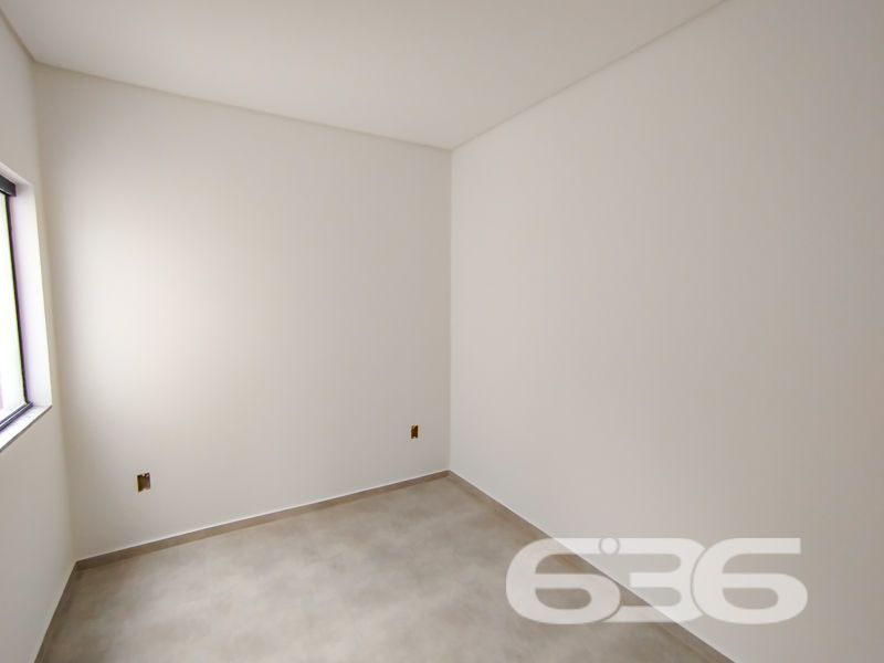 Modernidade, conforto e um projeto bem pensado para você viver o melhor de São Francisco do Sul!

Apresentamos esta excelente oportunidade de adquirir seu novo lar: um sobrado geminado, com 77,43m² de área, pronto para receber seus planos e conquistas.

Localizado no bairro Ubatuba, em São Francisco do Sul/SC, este imóvel oferece a tranquilidade de uma região em crescimento, com clima litorâneo, fácil acesso e ótima valorização. O terreno possui 60,75m², topografia plana, geometria regular e face norte – o que garante excelente iluminação natural ao longo do dia.

O sobrado conta com 2 suítes amplas com sacada, espaços integrados de sala de estar e jantar, além de uma funcional cozinha com copa, perfeita para quem valoriza o convívio e a praticidade.

Na parte térrea, o destaque fica por conta da área gourmet com churrasqueira privativa, ideal para reunir a família e os amigos, além de lavabo e acesso direto ao jardim. 

O imóvel também dispõe de 2 vagas de garagem e está completamente murado, o que garante segurança e privacidade. Além disso, conta com pontos prontos para instalação de iluminação embutida e sistema de internet.

Seu próximo lar começa aqui. Agende uma visita com a 636 Negócios Imobiliários e encante-se com esse projeto moderno e funcional. Afinal, só se constrói uma grande empresa com grandes pessoas – e grandes imóveis também.
 
636 NEGÓCIOS IMOBILIÁRIOS: A SUA MELHOR ESCOLHA
Com mais de 30 anos de experiência, a 636 Negócios Imobiliários é sua parceira ideal para encontrar o imóvel perfeito. Estamos prontos para ajudá-lo a fazer deste imóvel o seu novo lar.
 
Telefone: (47) 3451-0636
WhatsApp: (47) 99190-0636
 
Não perca esta oportunidade única. Visite nosso site para mais informações: i636.com.br